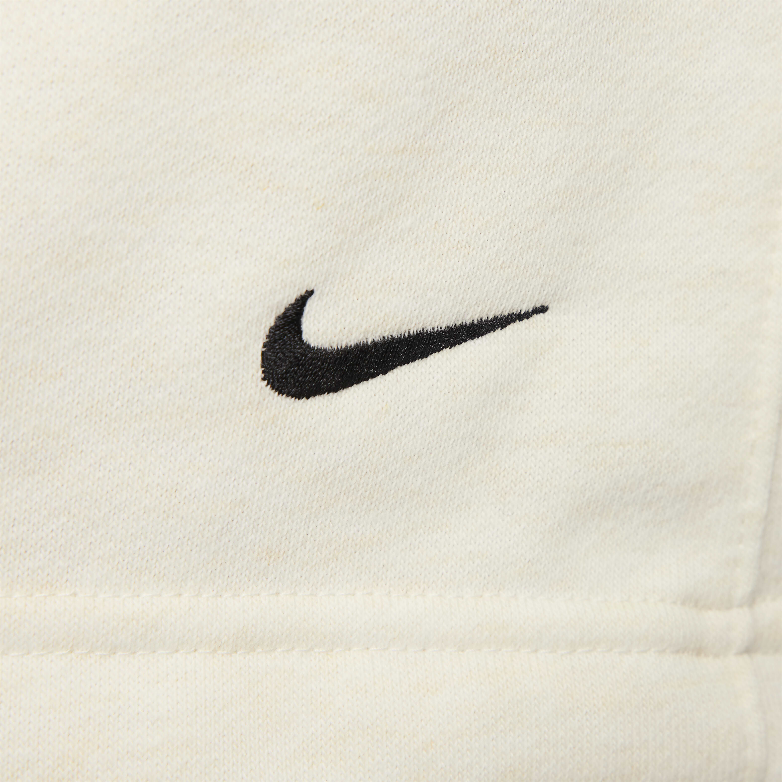 Nike Standard Issue image number 16