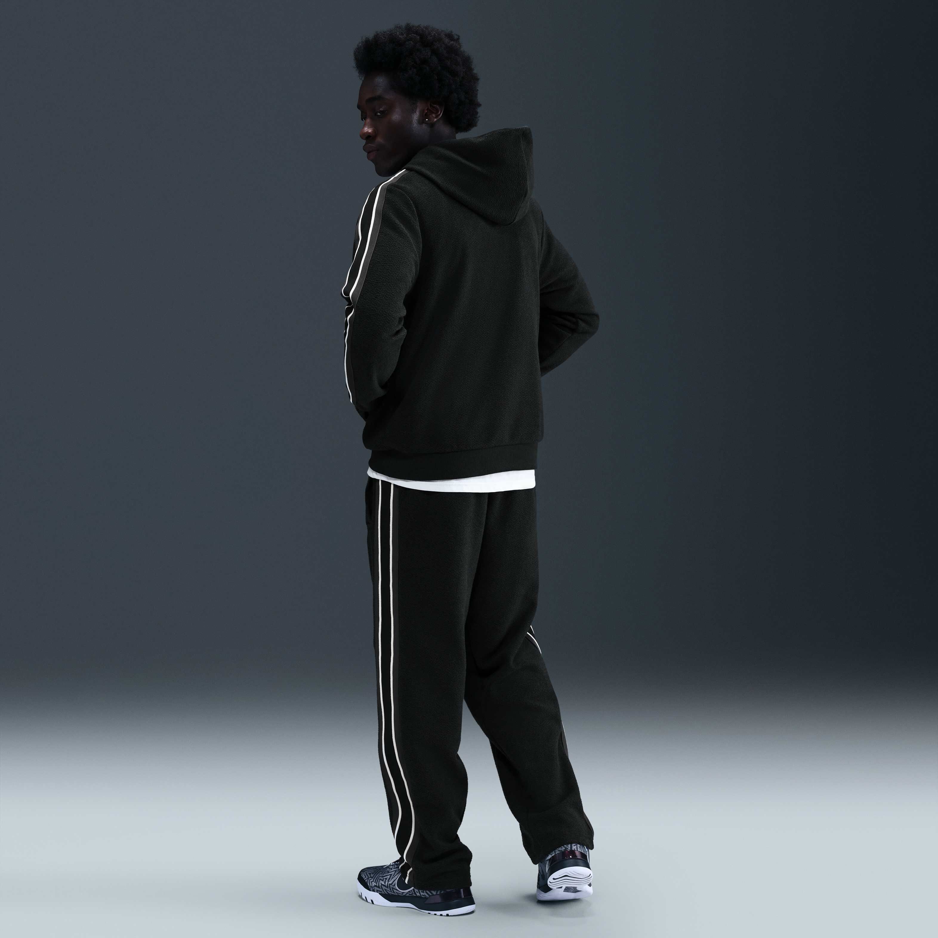 LeBron Standard Issue image number 3