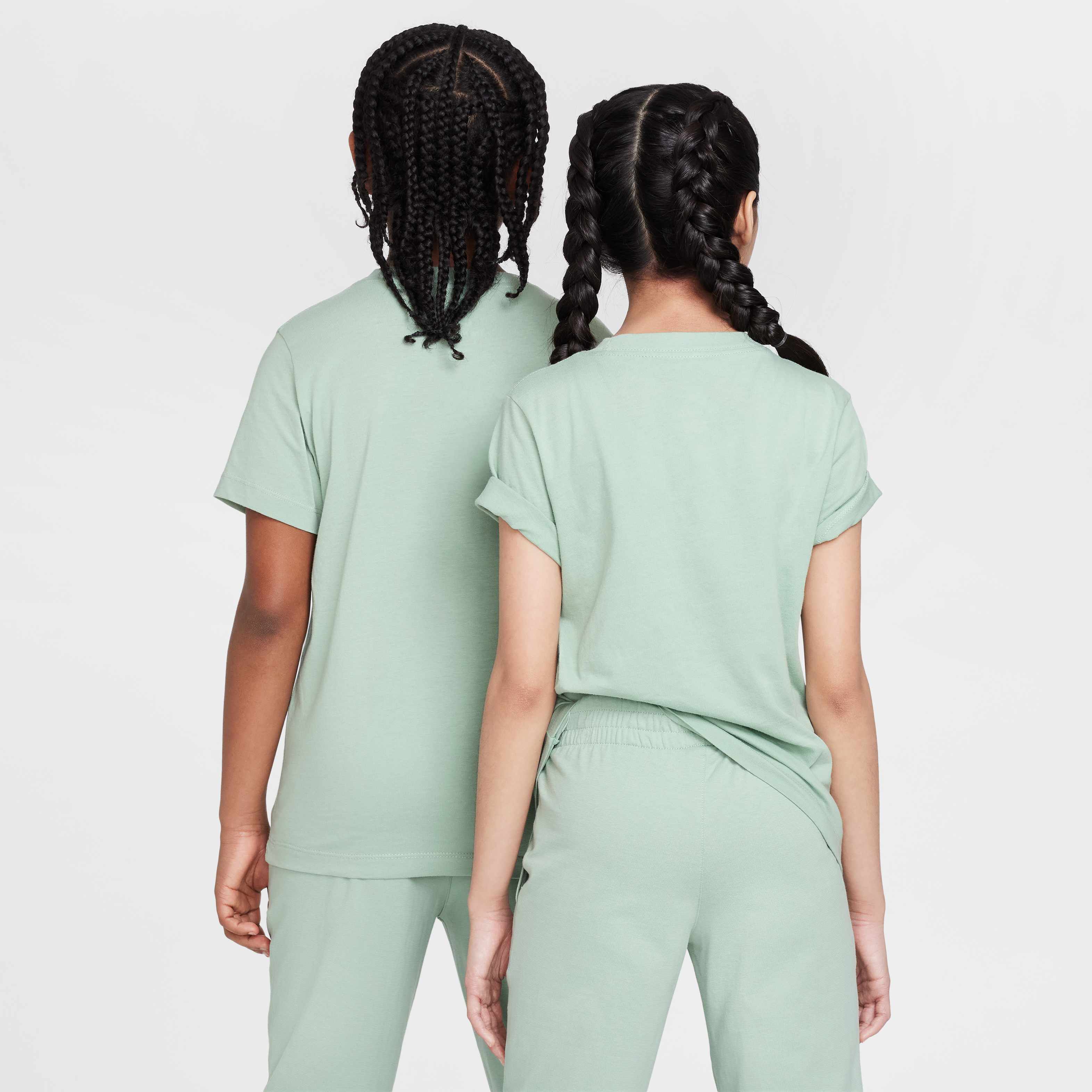 نايكي سبورتسوير image number 1