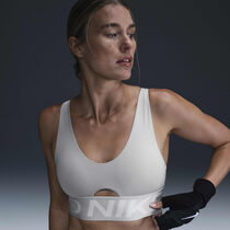 Nike Pro Indy Plunge