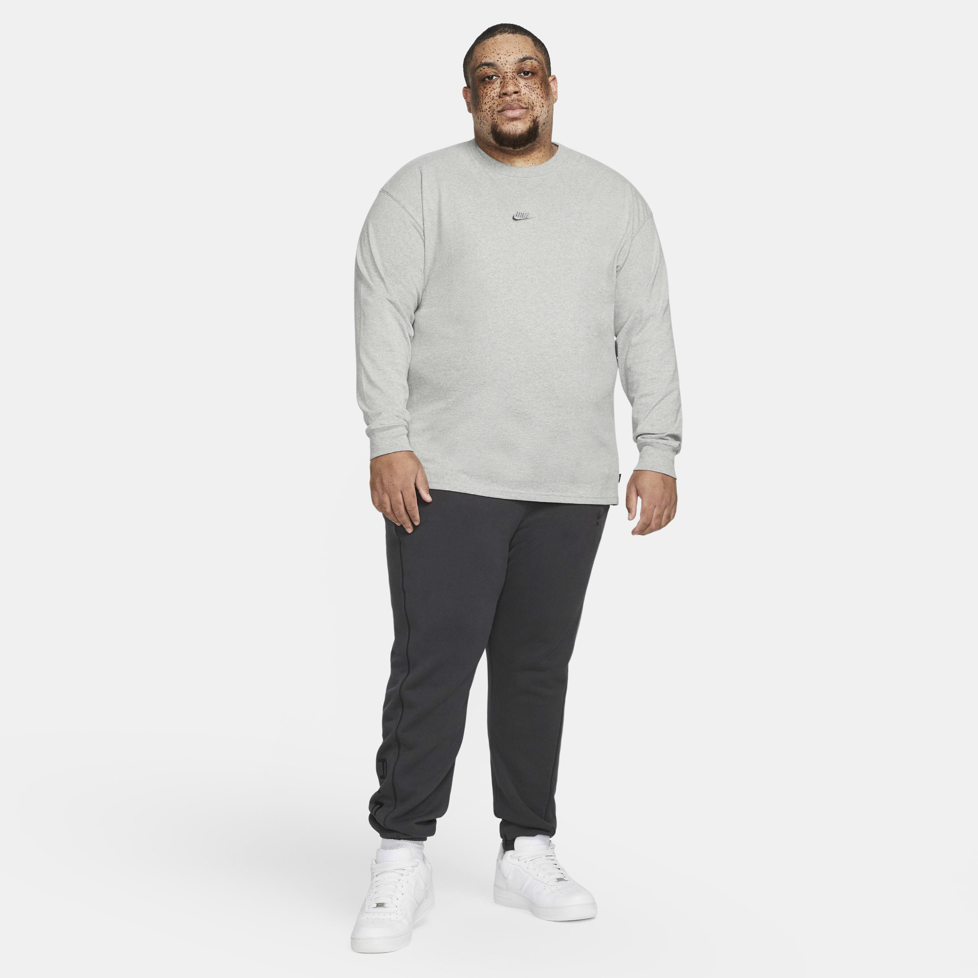 ★Nike★ Sportswear Premium Essential T-Shirt M Dark Grey He Nike Sportswear Premium Essentials T-shirt / Black | JD Sports