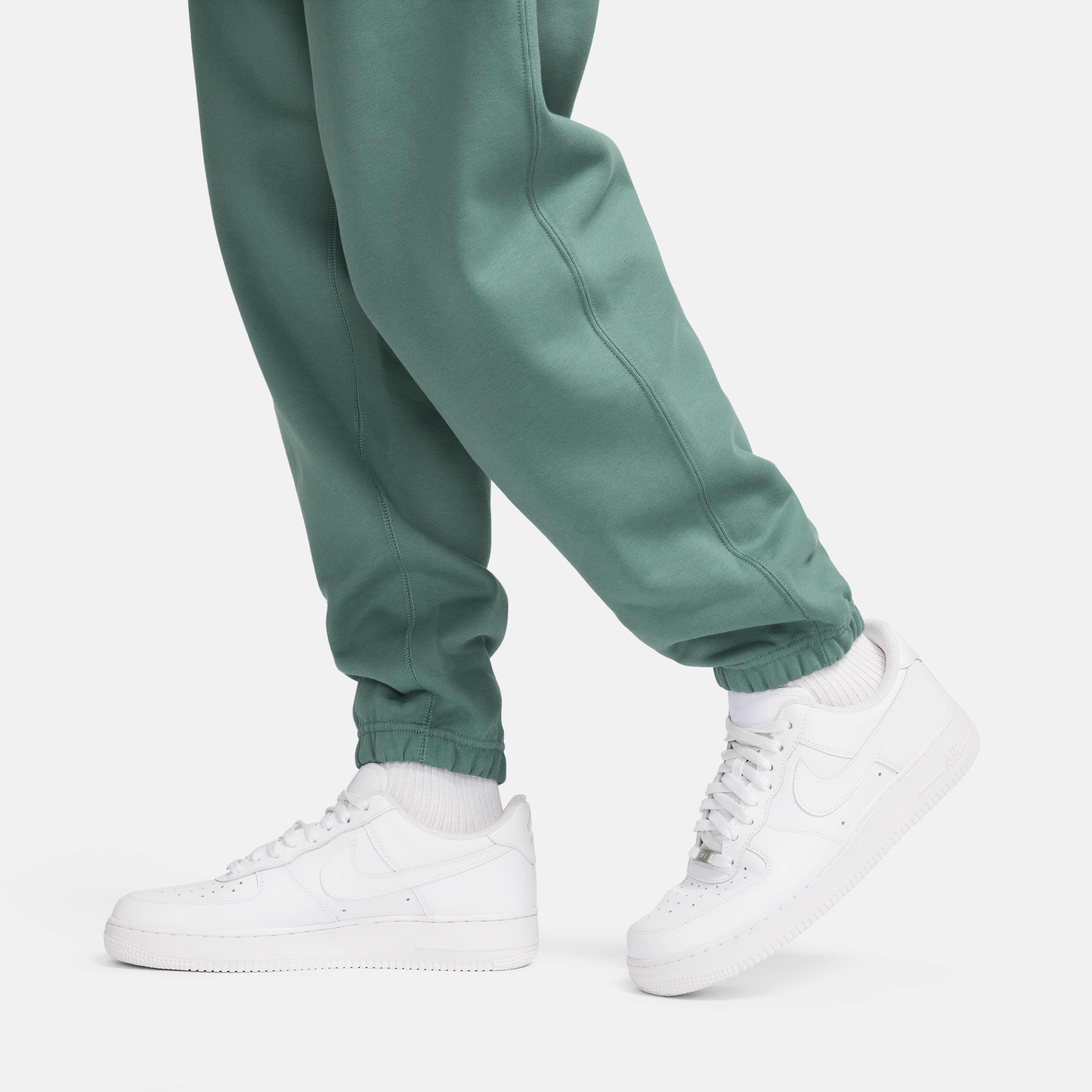 Nike Solo Swoosh image number 4