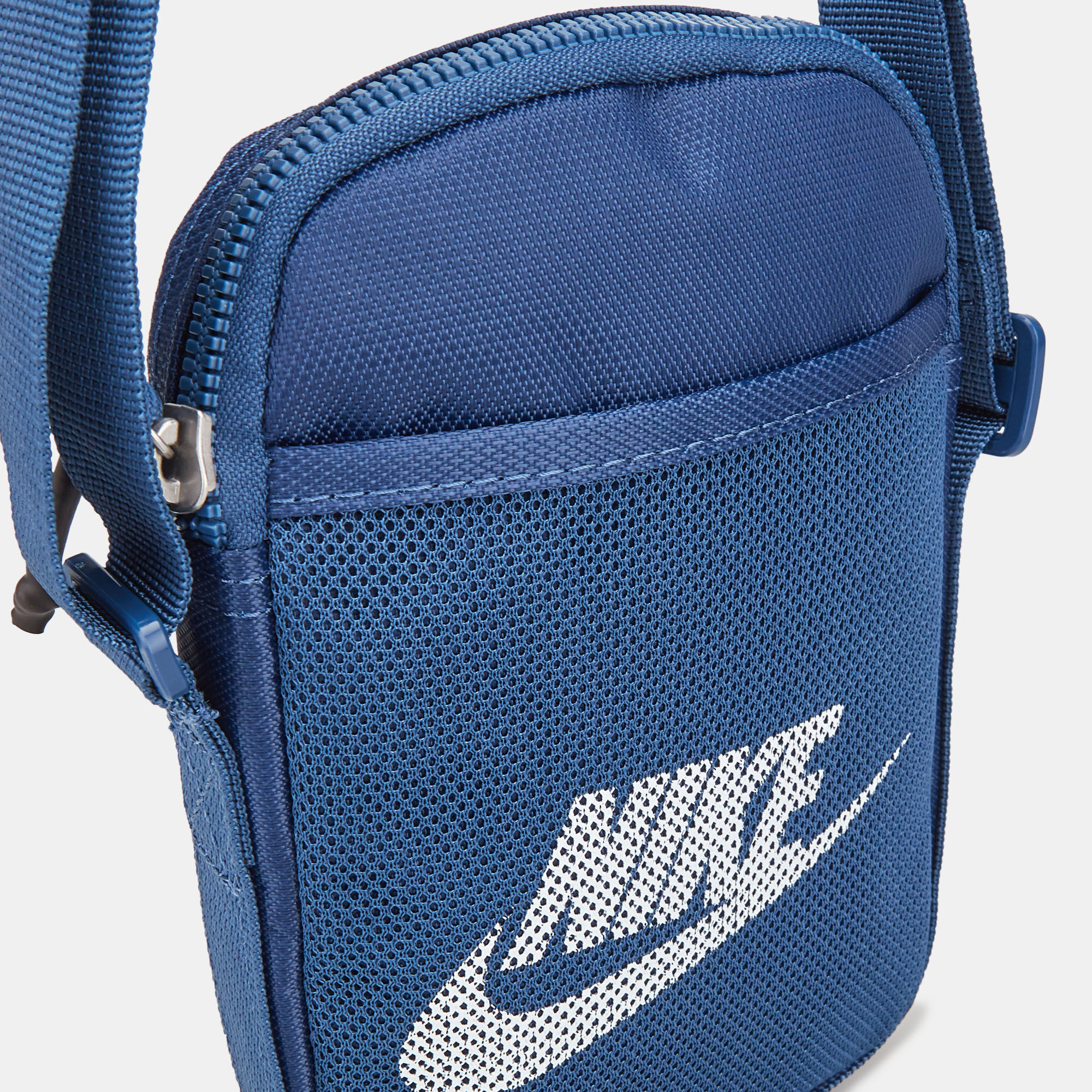 Men's Heritage Crossbody Bag image number 3