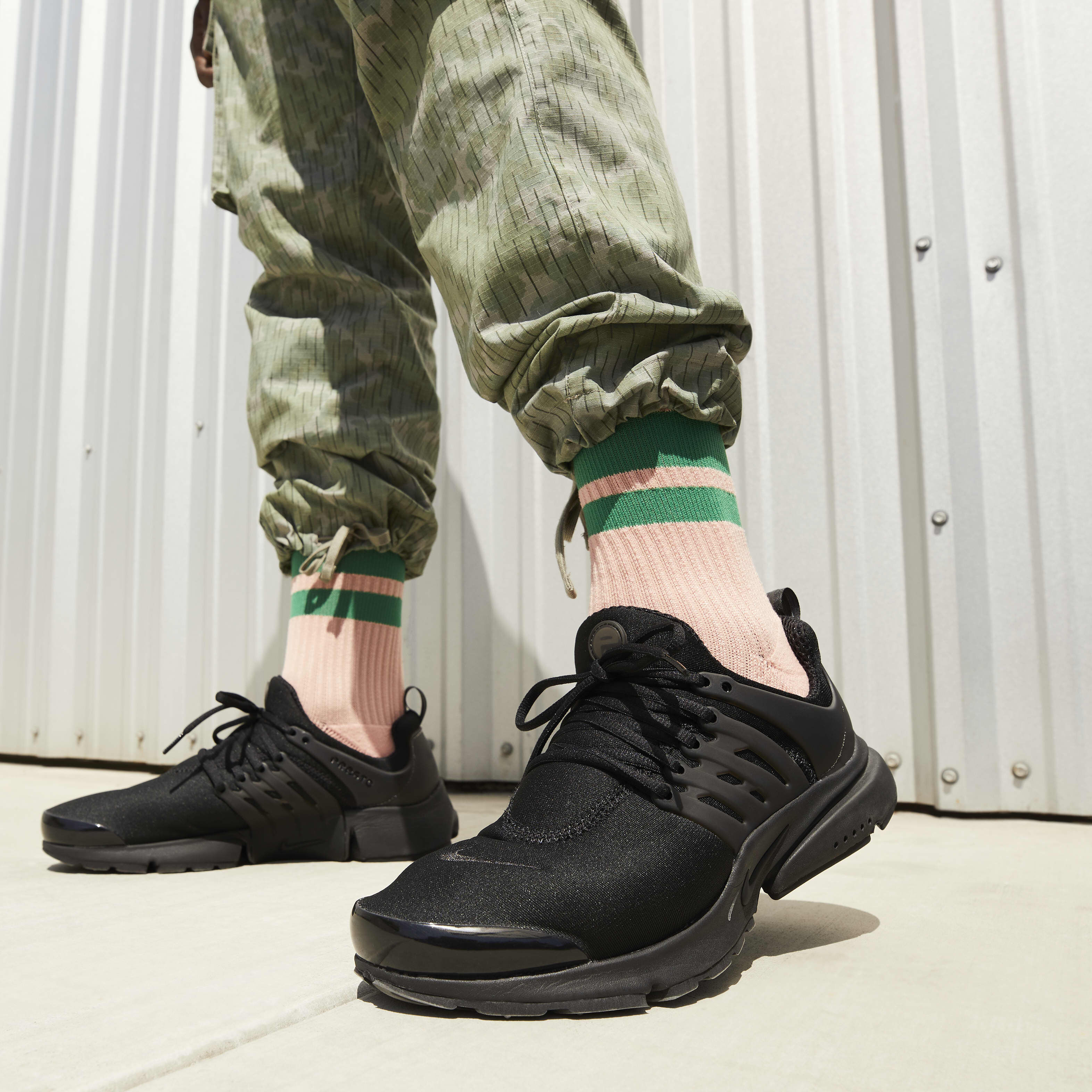 nike air presto black on feet