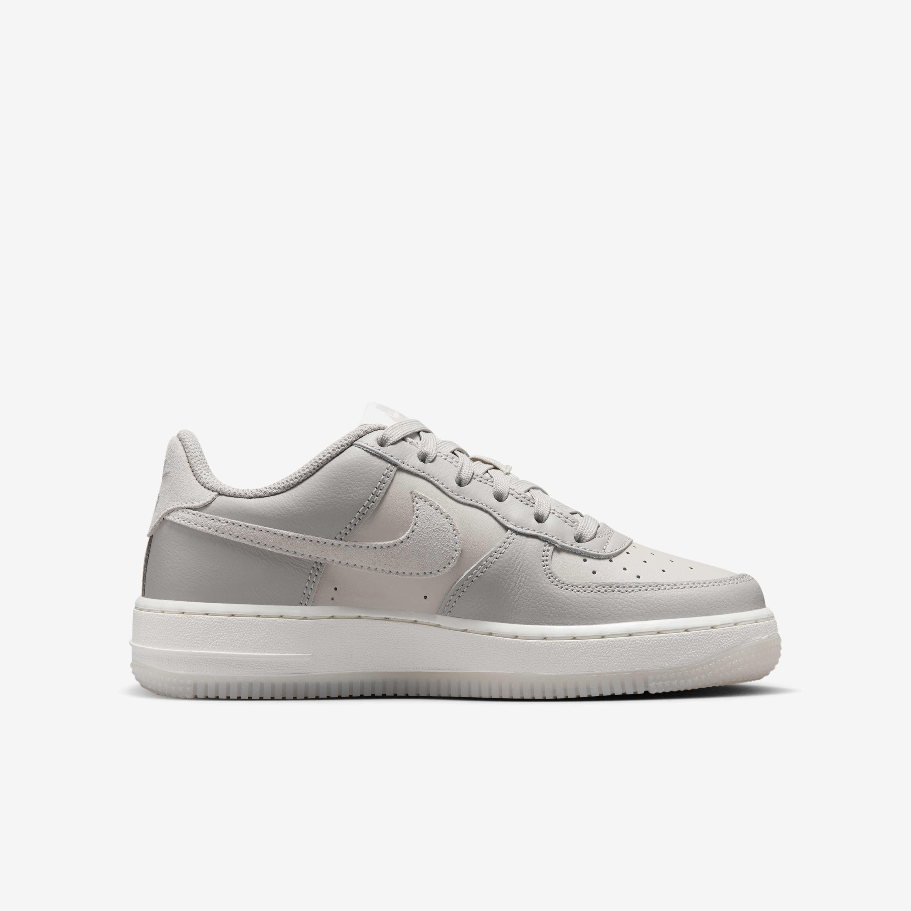 Nike Air Force 1 LV8 5 image number 2