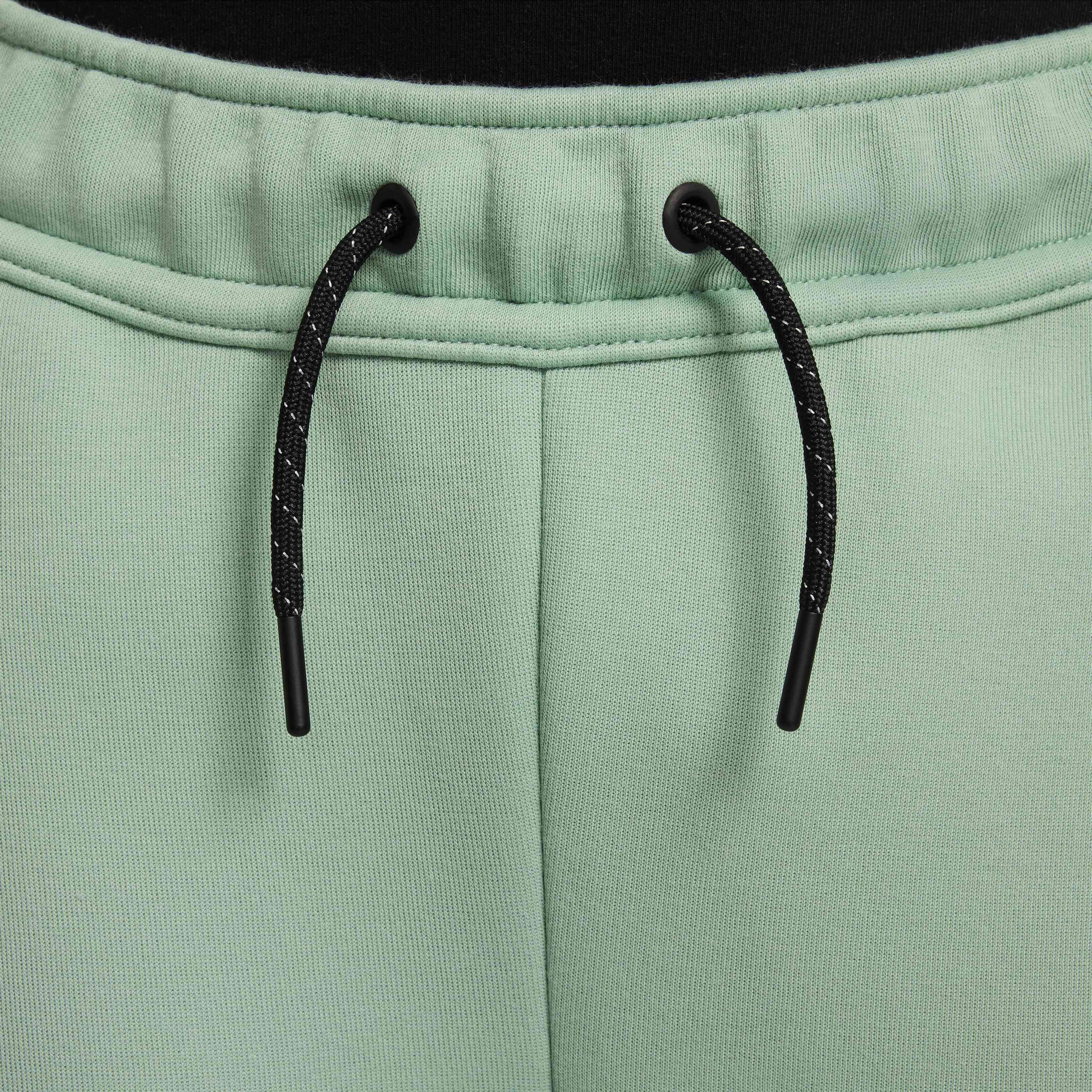 Nike Sportswear Tech Fleece image number 2