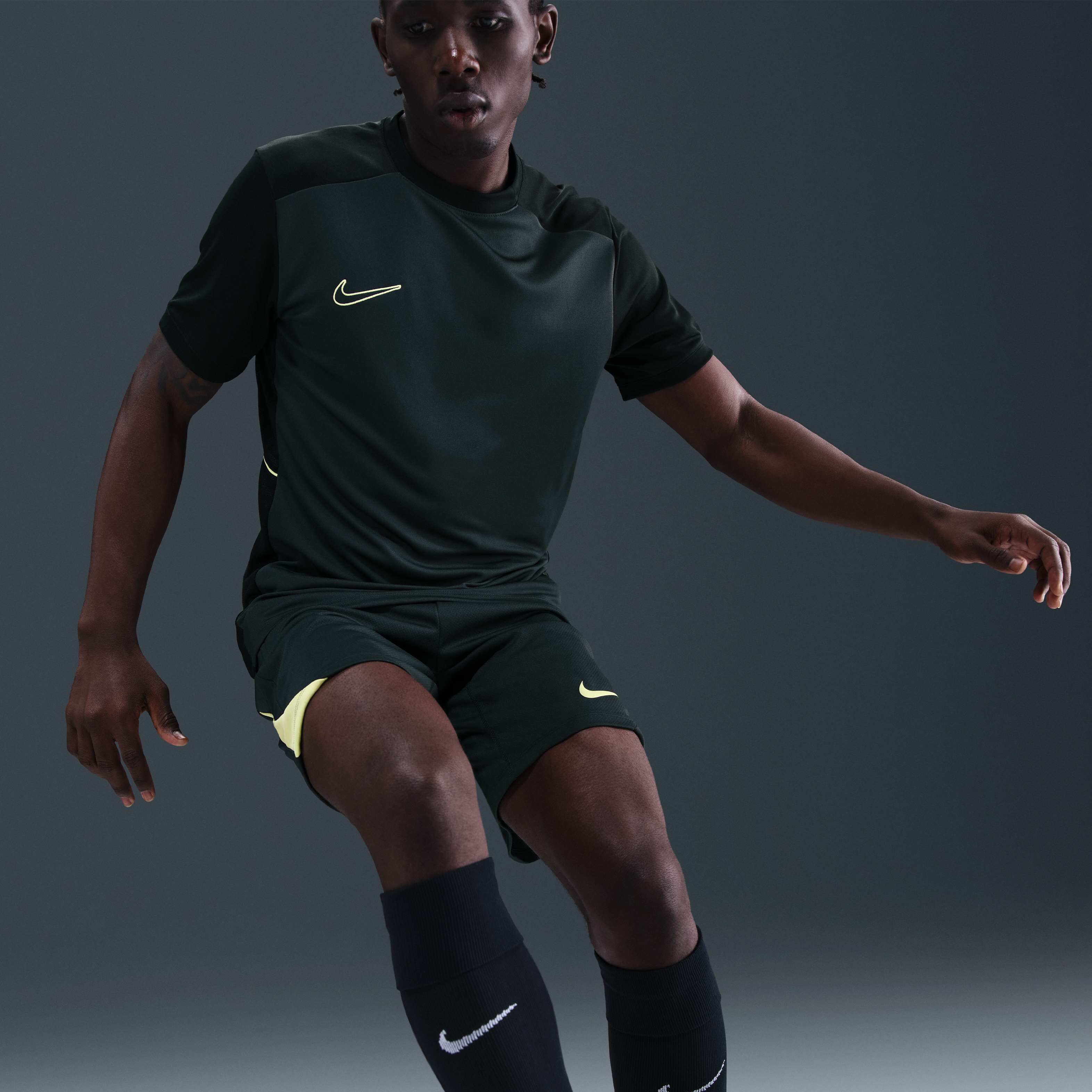 Nike Strike image number 4