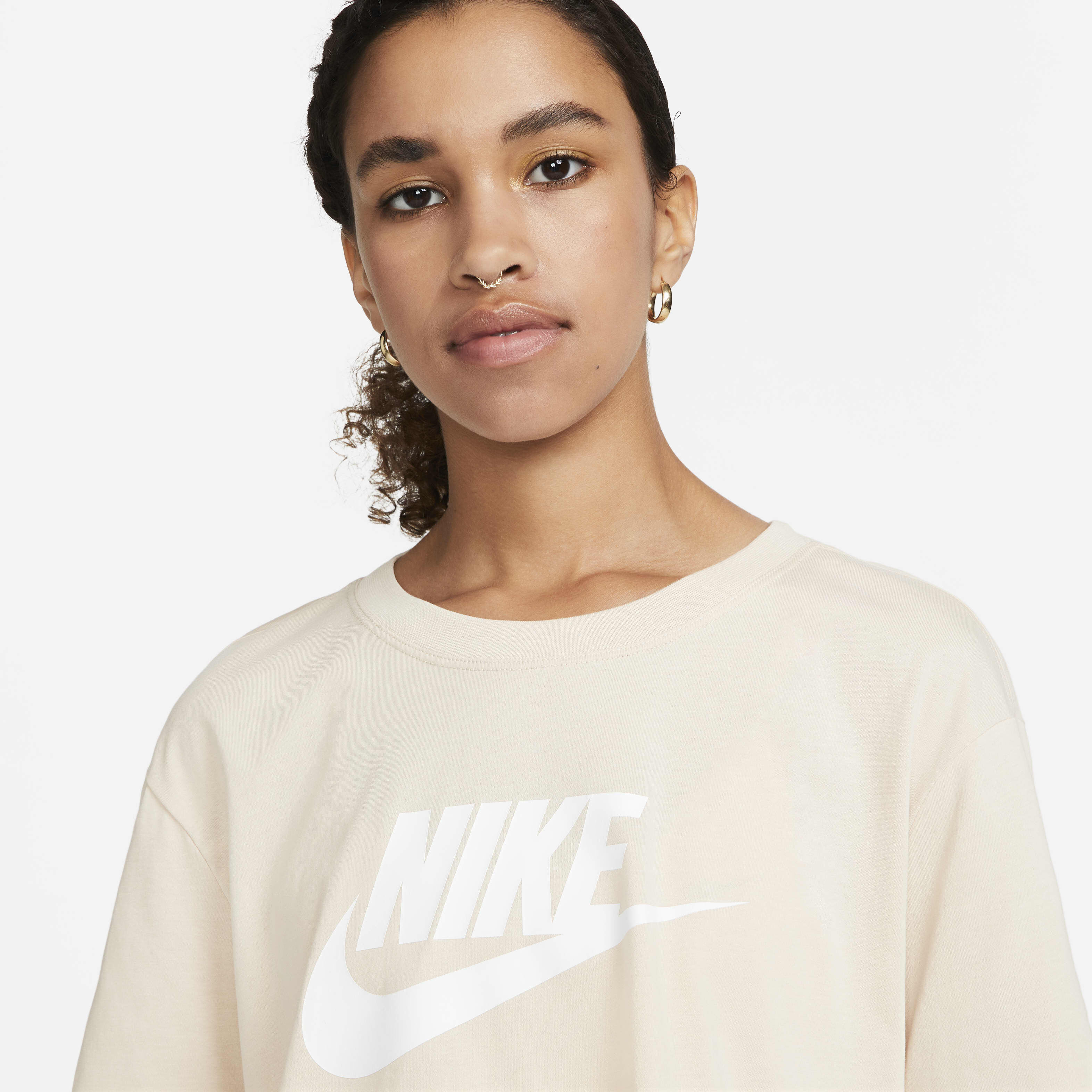 Nike Sportswear Essential image number 2