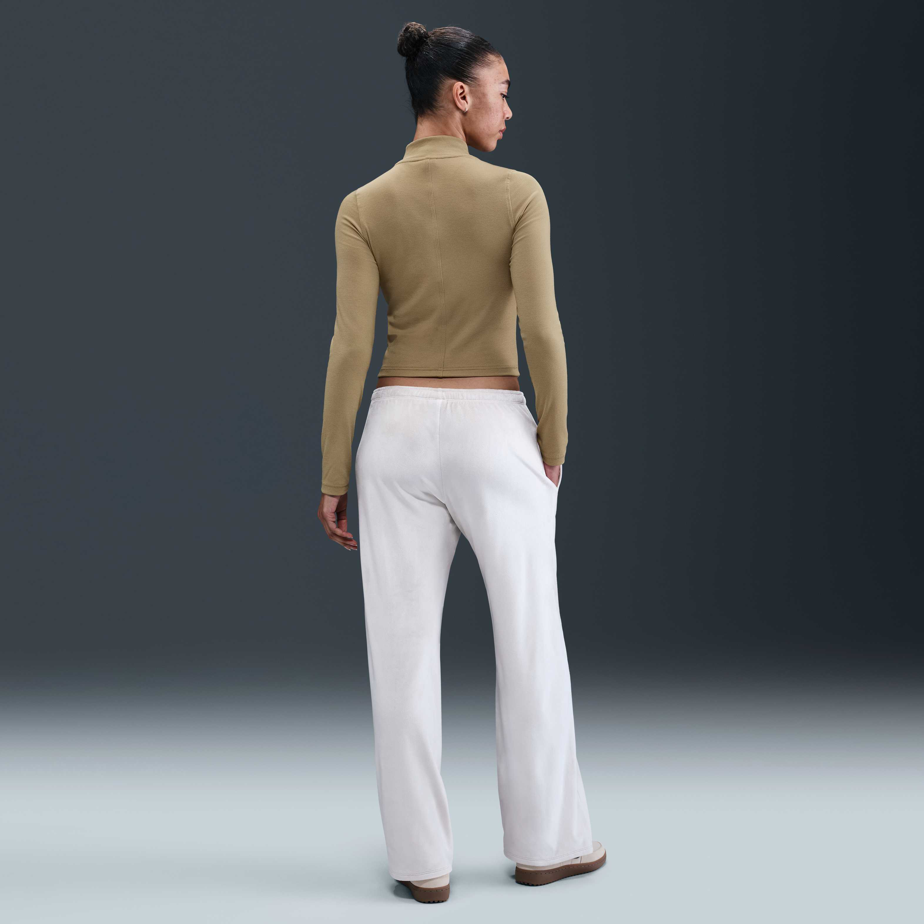 نايكي سبورتسوير ايسنشال image number 4