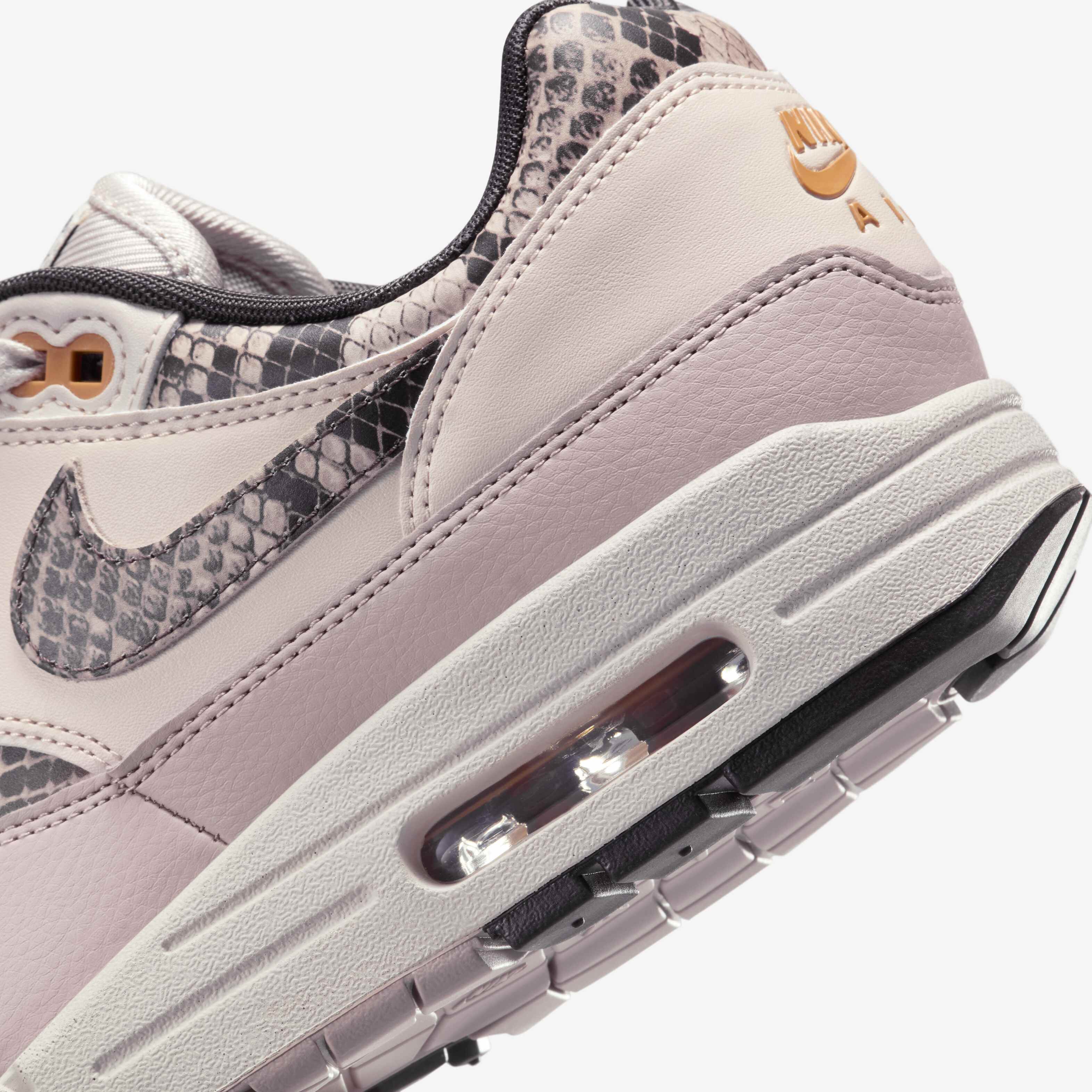 Nike Air Max 1 '87 image number 7