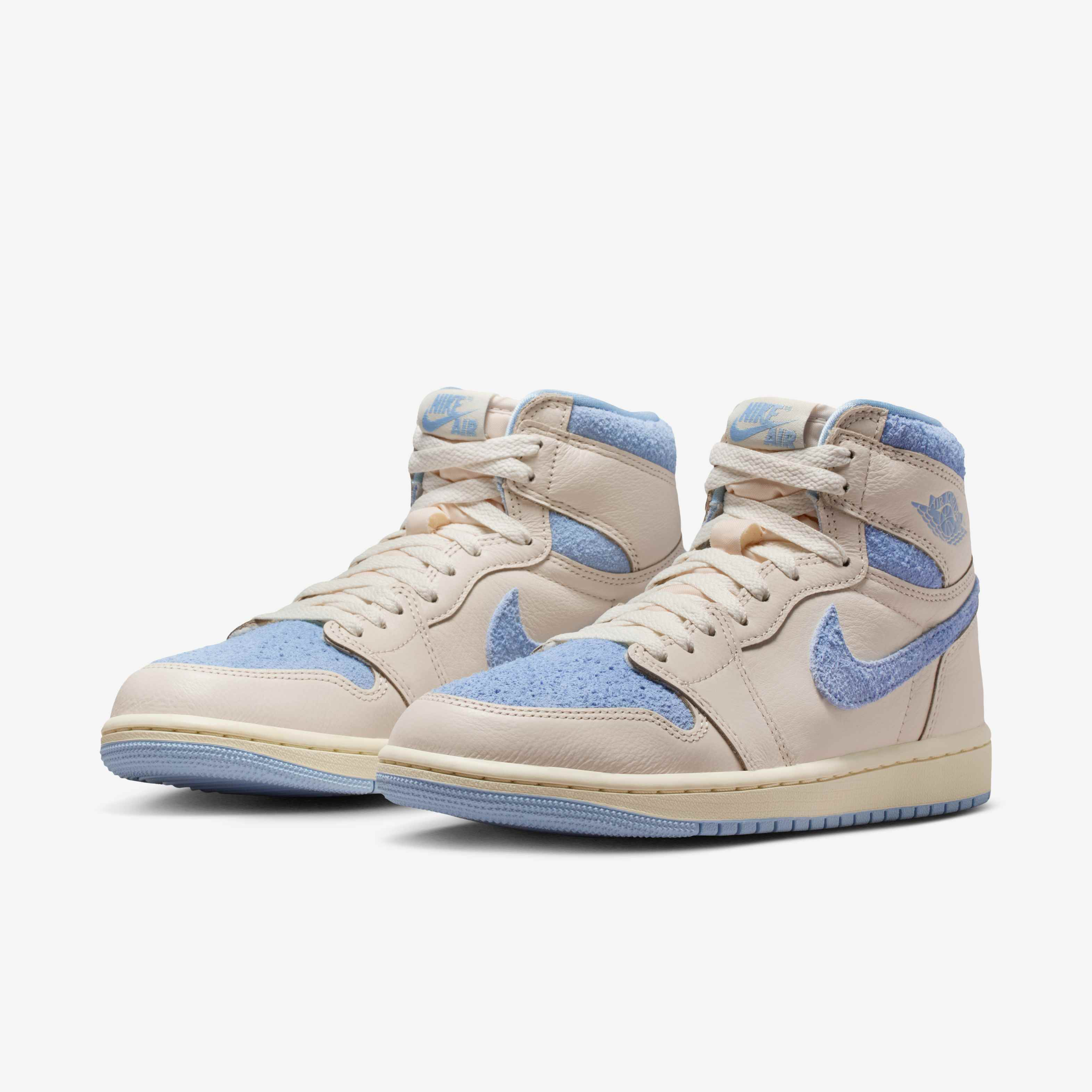 Air Jordan 1 Retro High OG 'Latte' image number 4