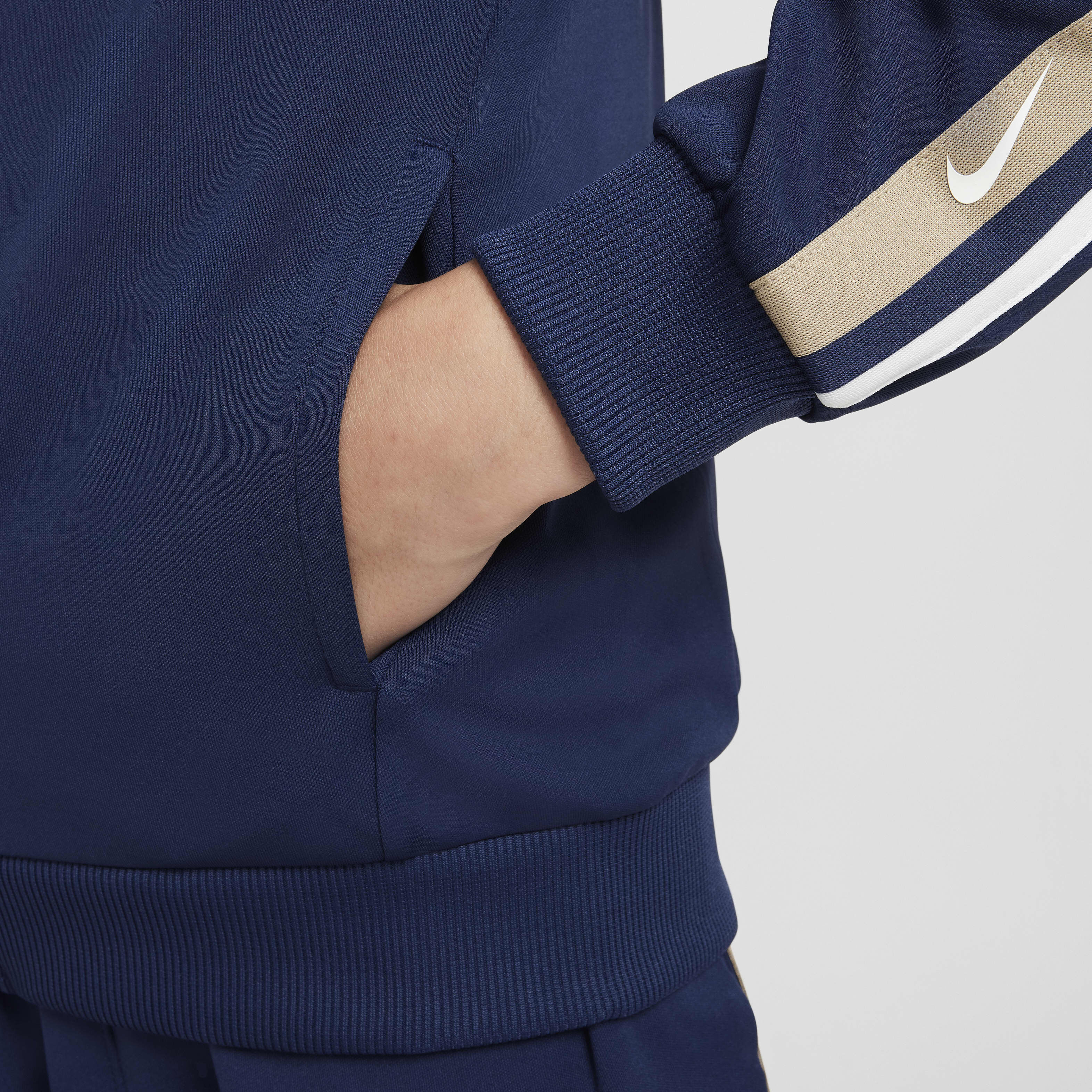 Nike Sportswear Club image number 3