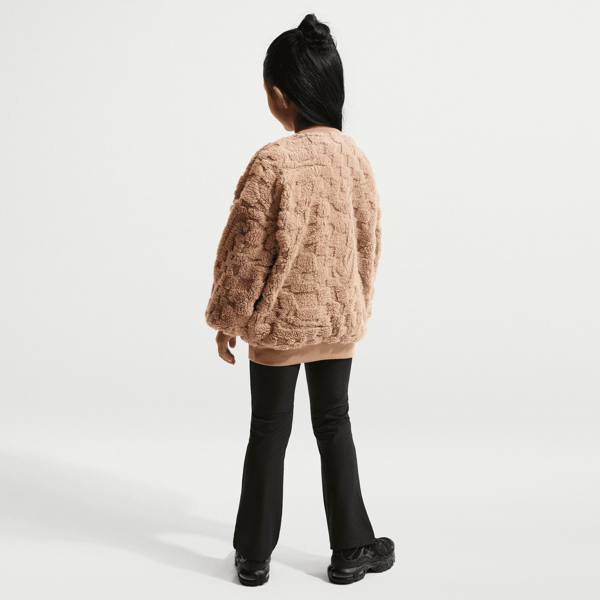 نايكي كوزي image number 1