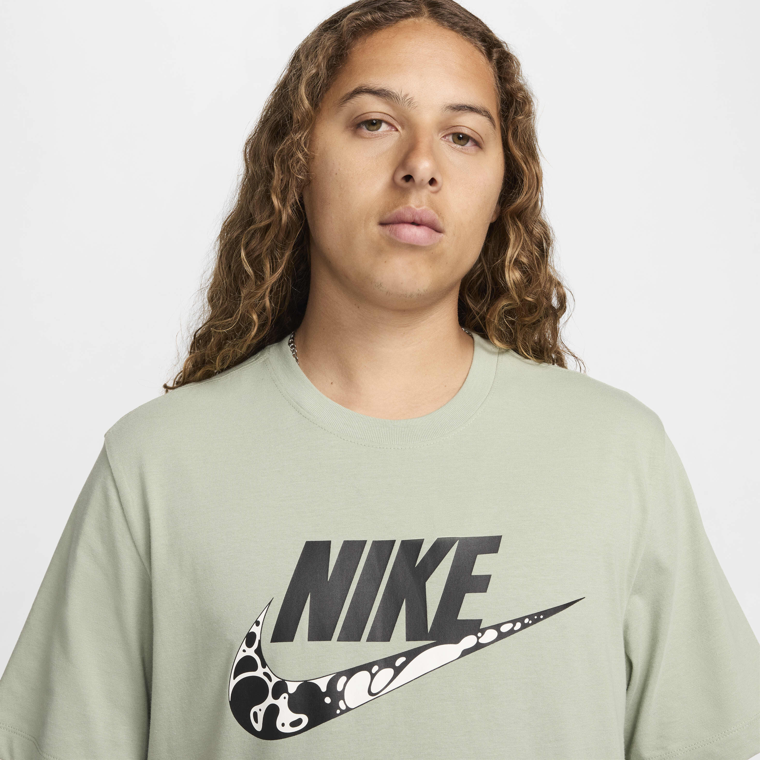 Buy Nike Sportswear Men's T-Shirt - Jade Horizon | Nike