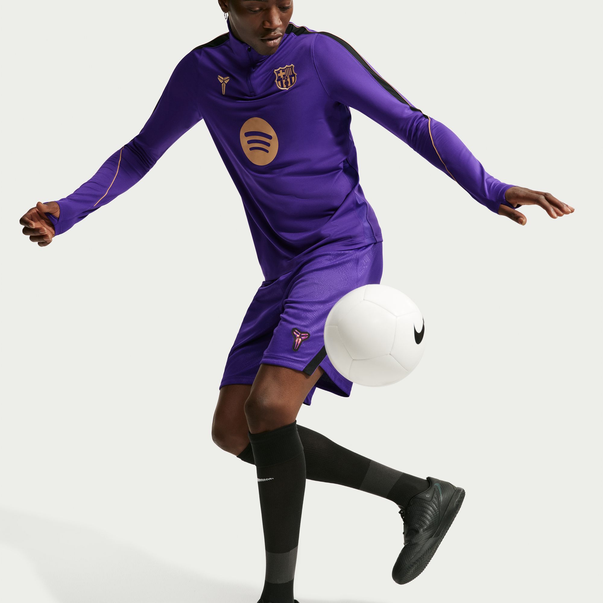 برشلونة سترايك الاحتياطي image number 3