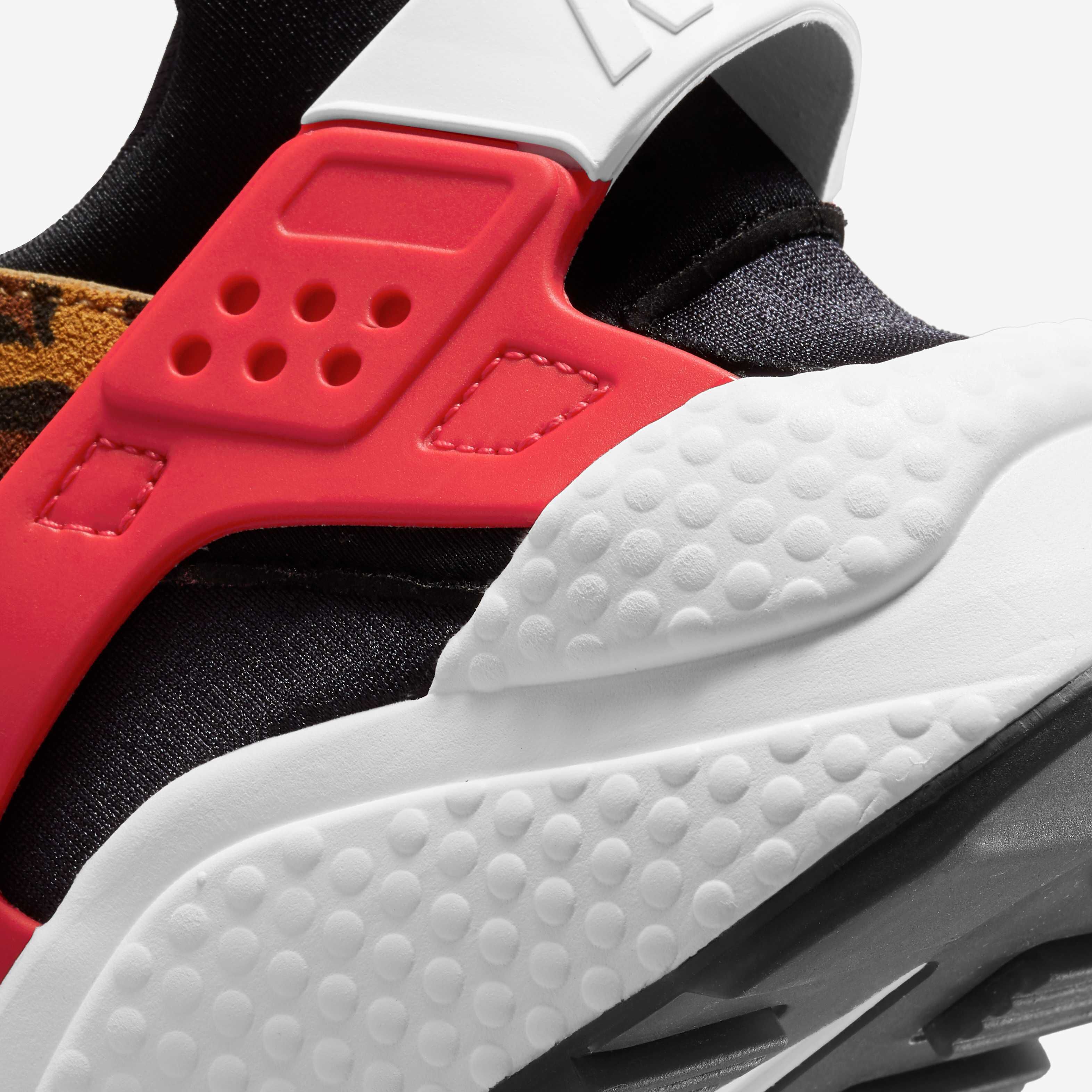 Nike Air Huarache image number 7