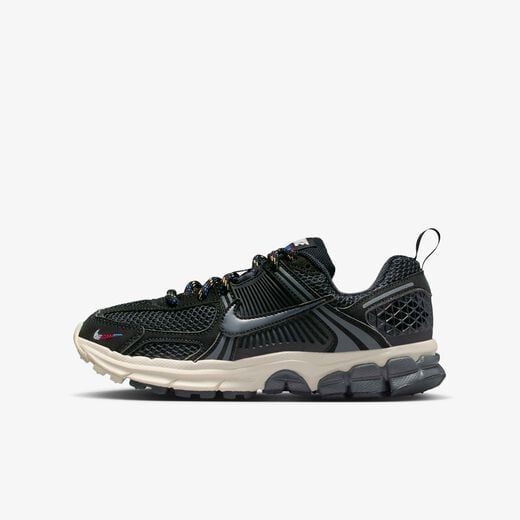 Vomero-Nike, Nike Vomero 5, Older Kids' Shoes with Reflective Design Accents Vomero-Nike, Nike Vomero 5, Older Kids' Shoes with Reflective Design Accents