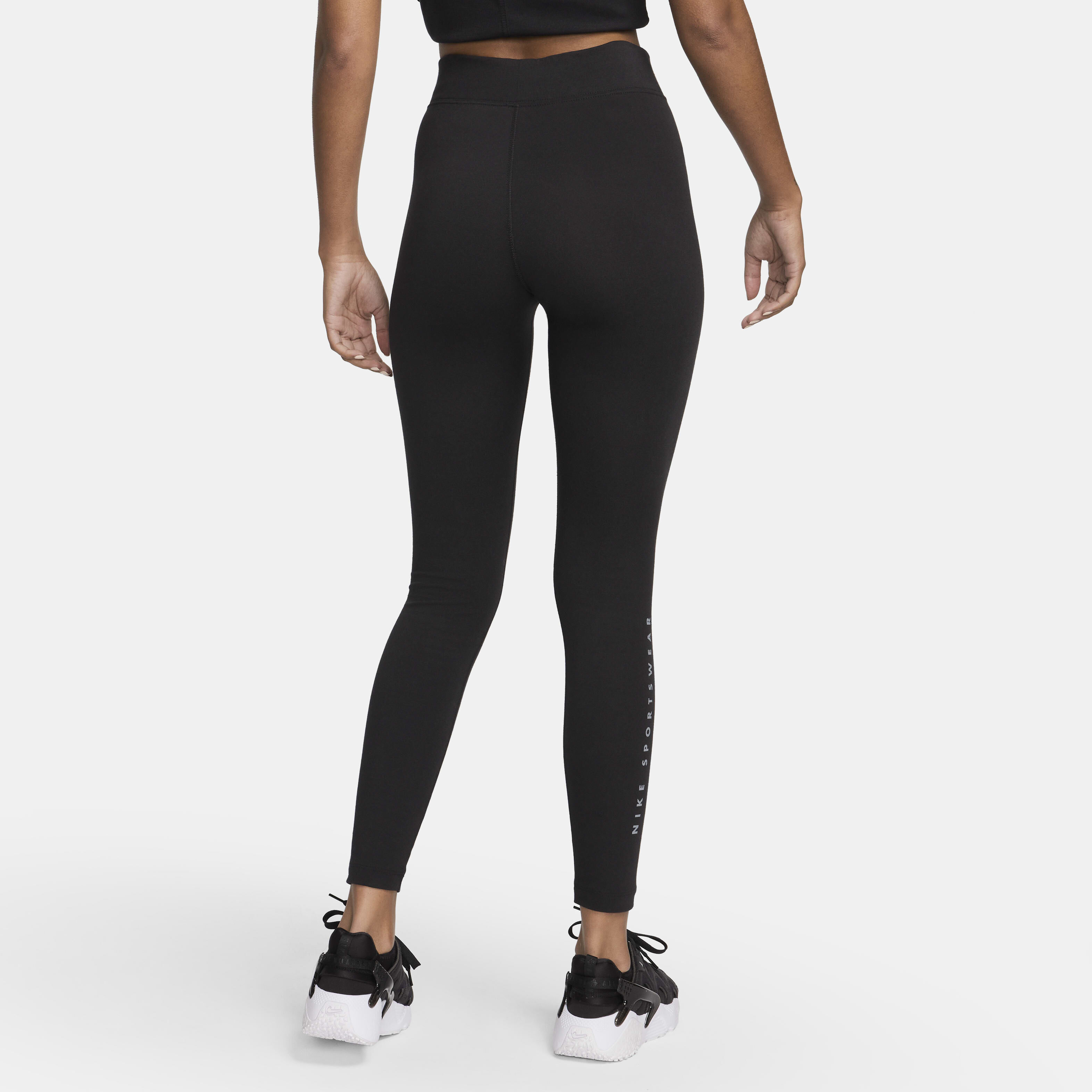 نايكي سبورتسوير image number 1