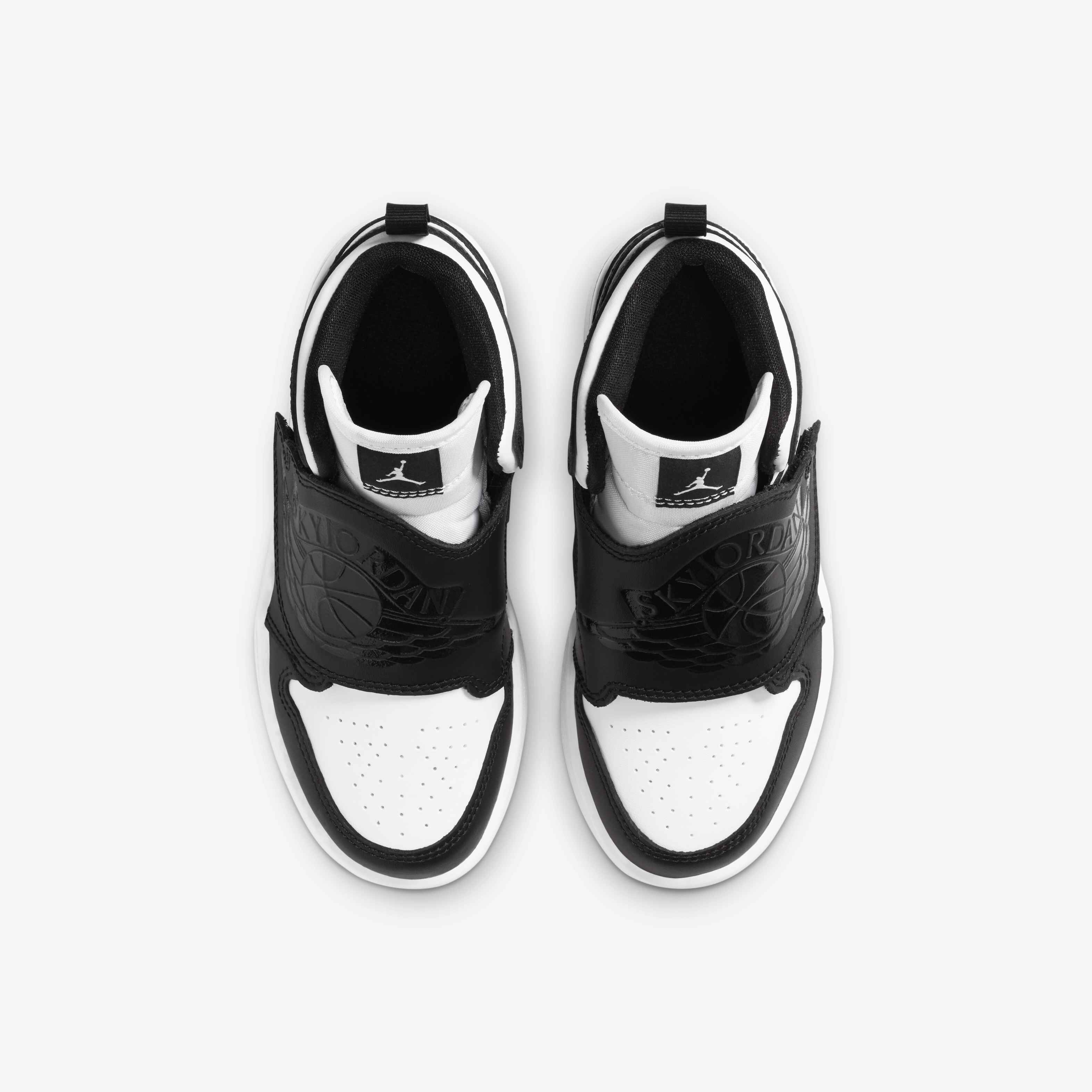 Sky Jordan 1 image number 3