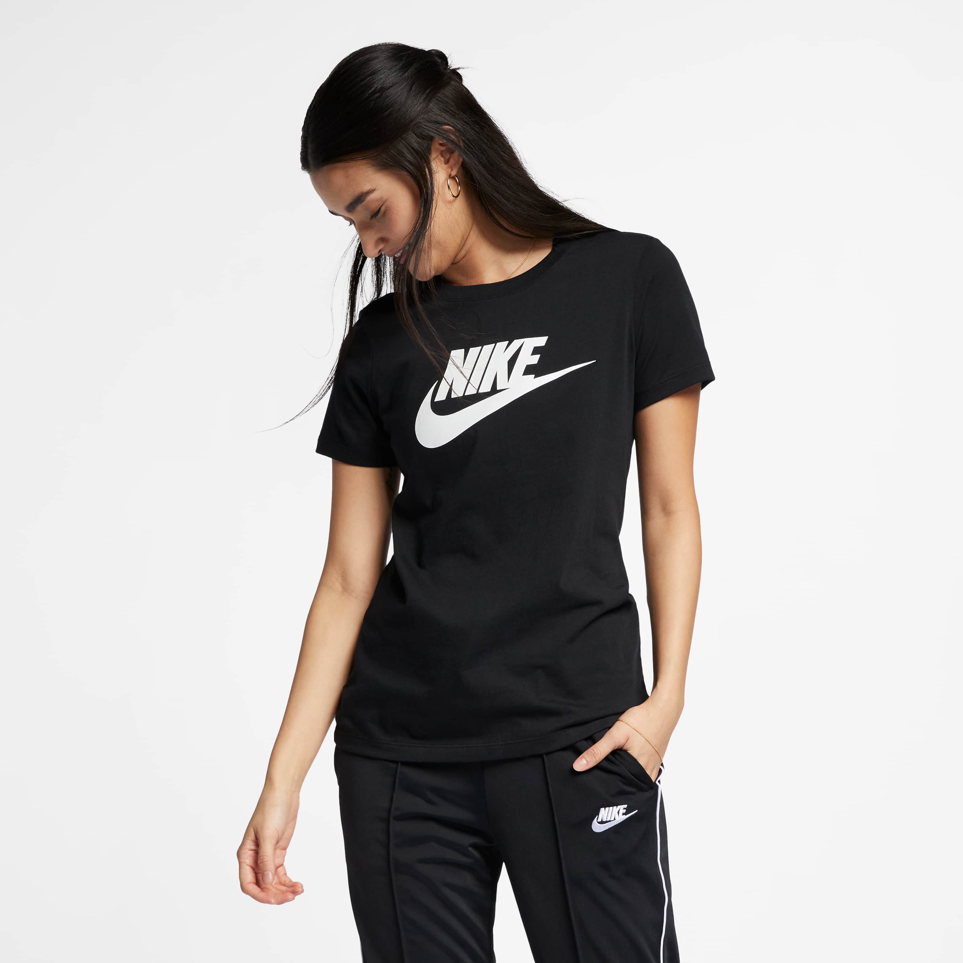 Nike Sportswear Essential image number 0