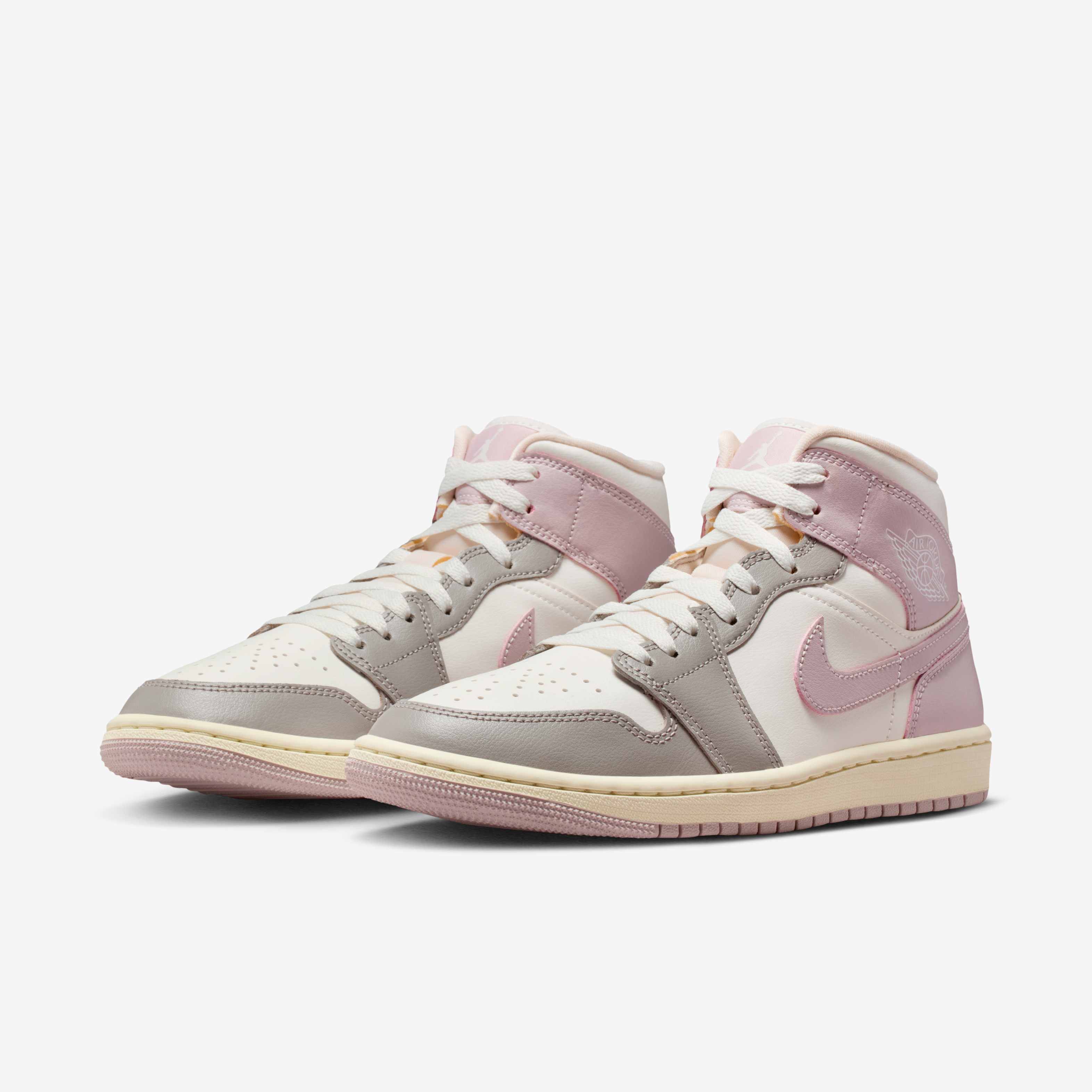 Air Jordan 1 Mid image number 4