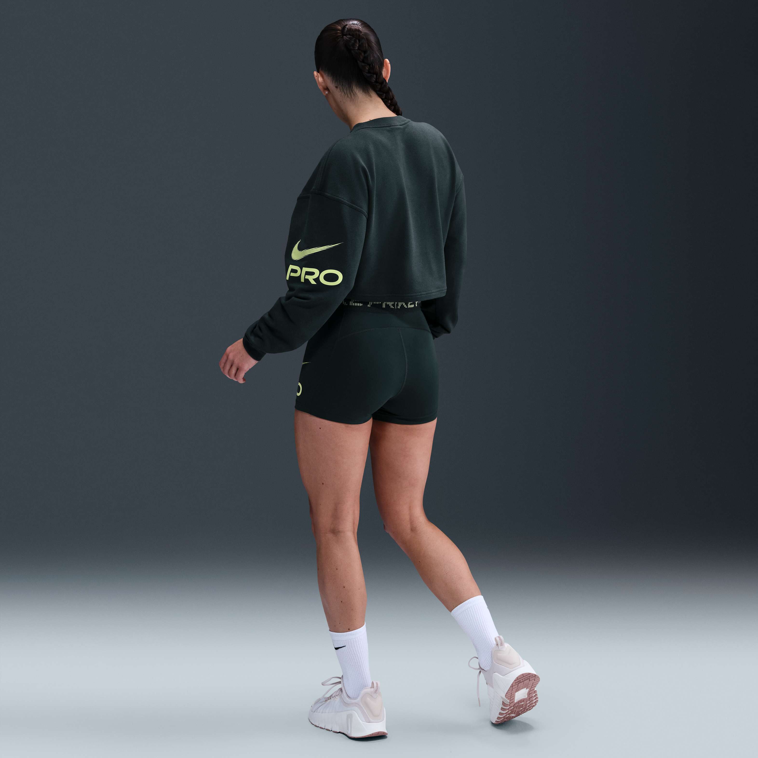 Nike Pro image number 4