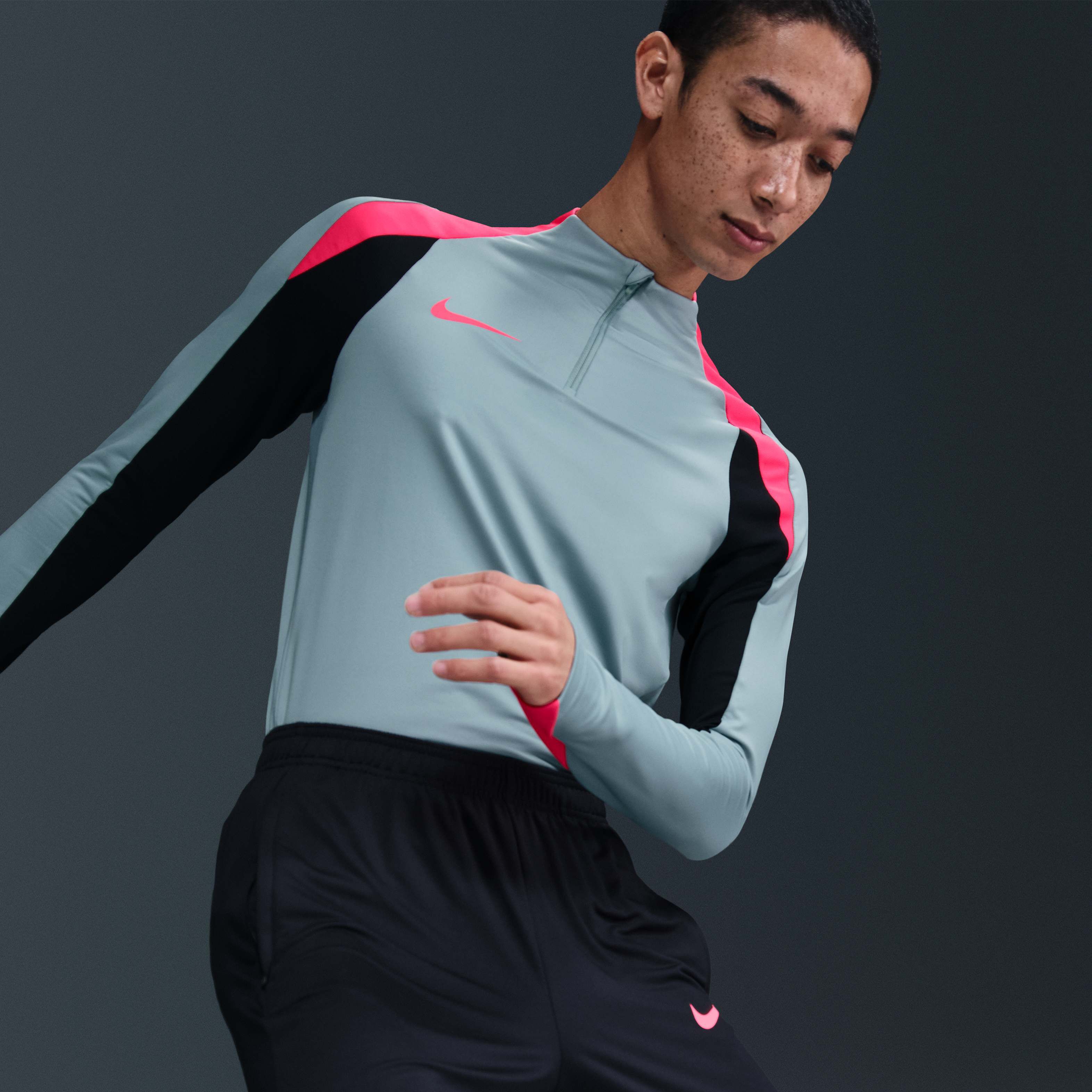 Nike Strike image number 2