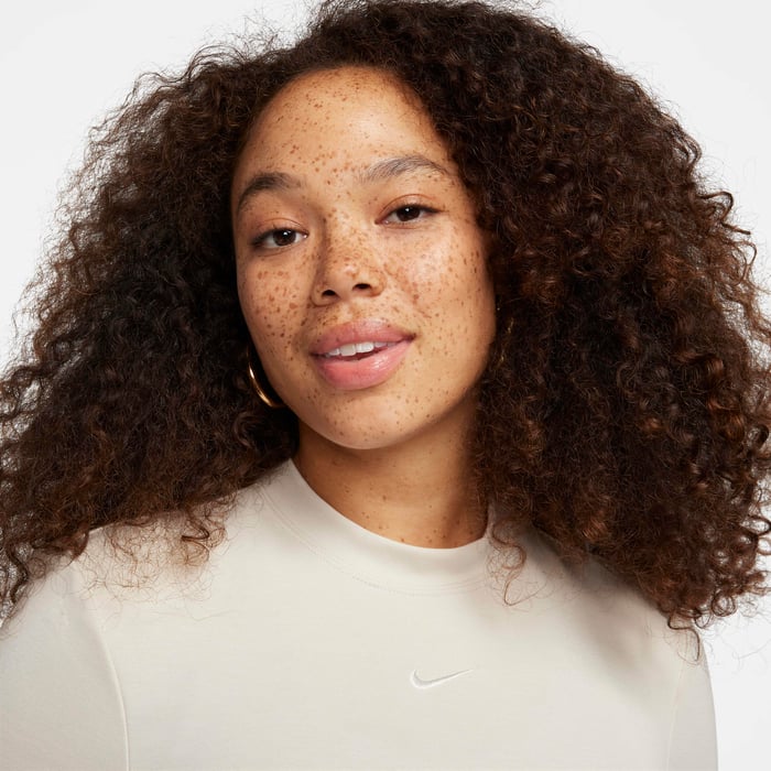 Nike Sportswear Essential image number 2 Nike Sportswear Essential image number 2