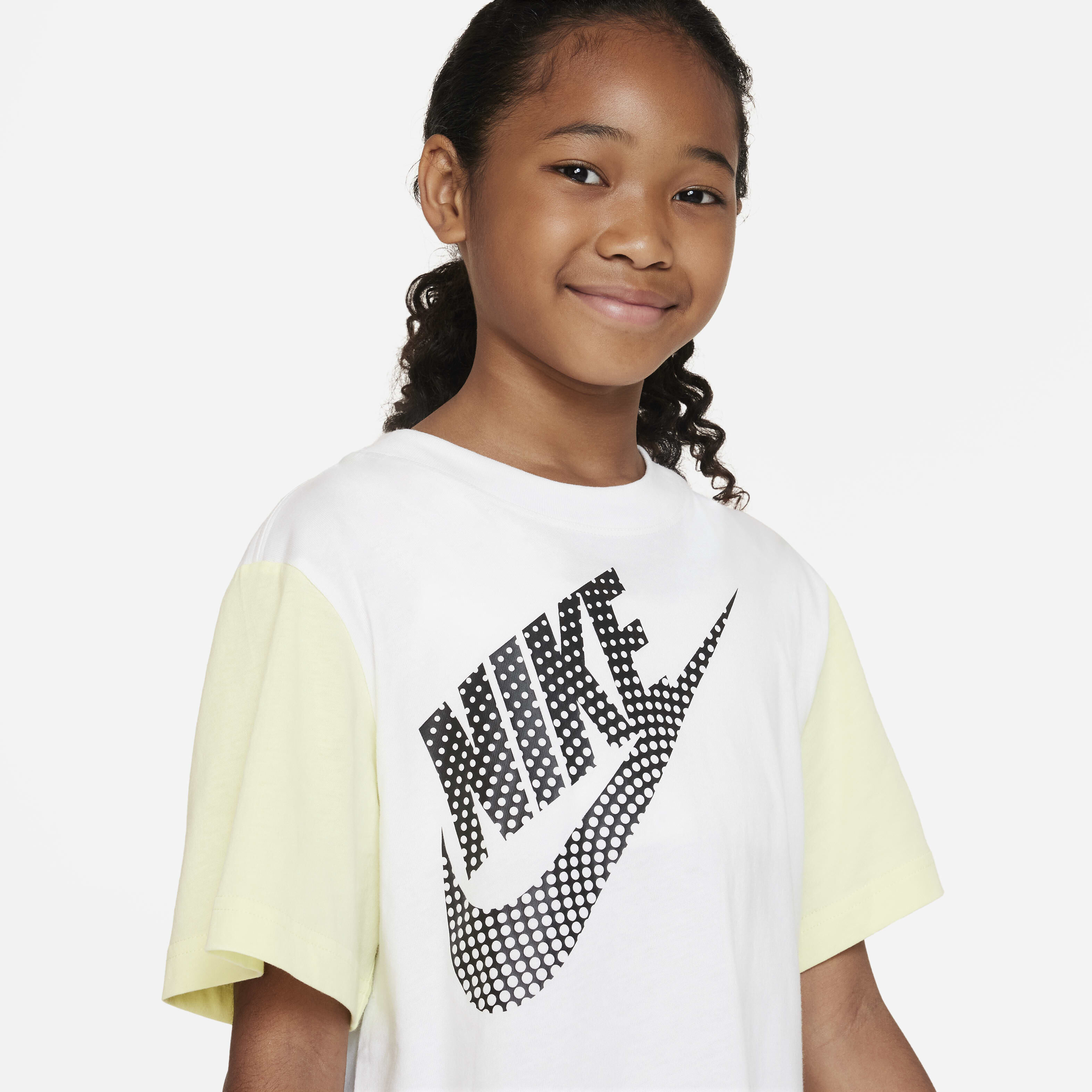 Nike Sportswear Essential image number 2