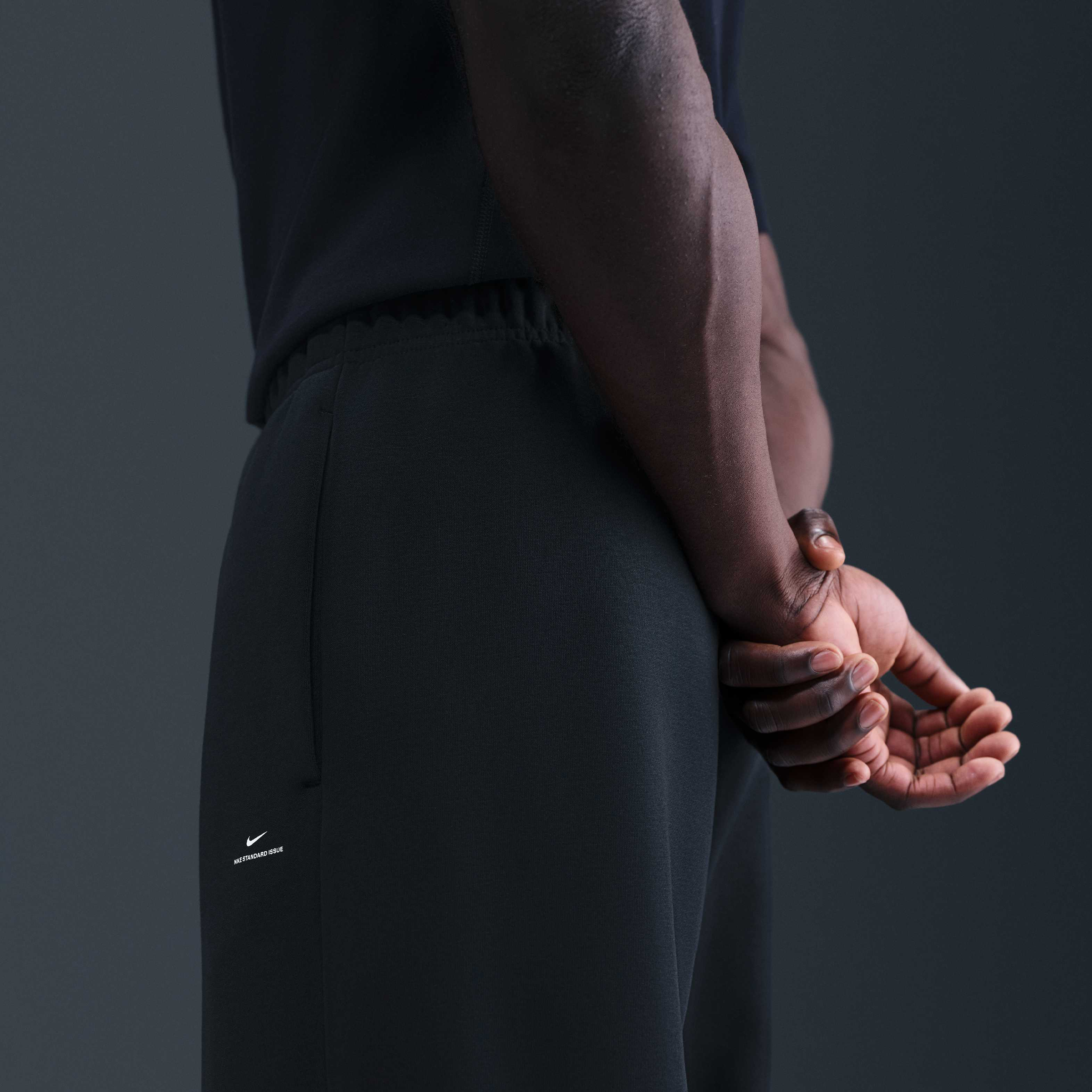 Nike Standard Issue image number 11