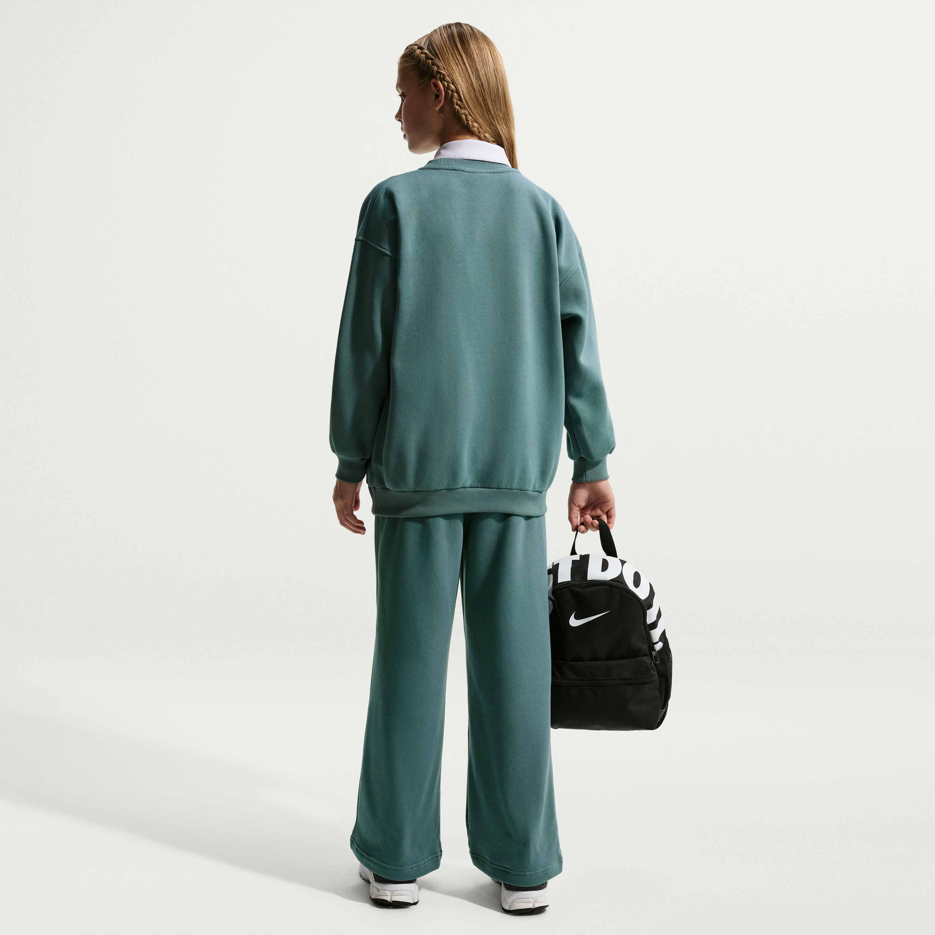 نايكي سبورتسوير كلوب فليس image number 4