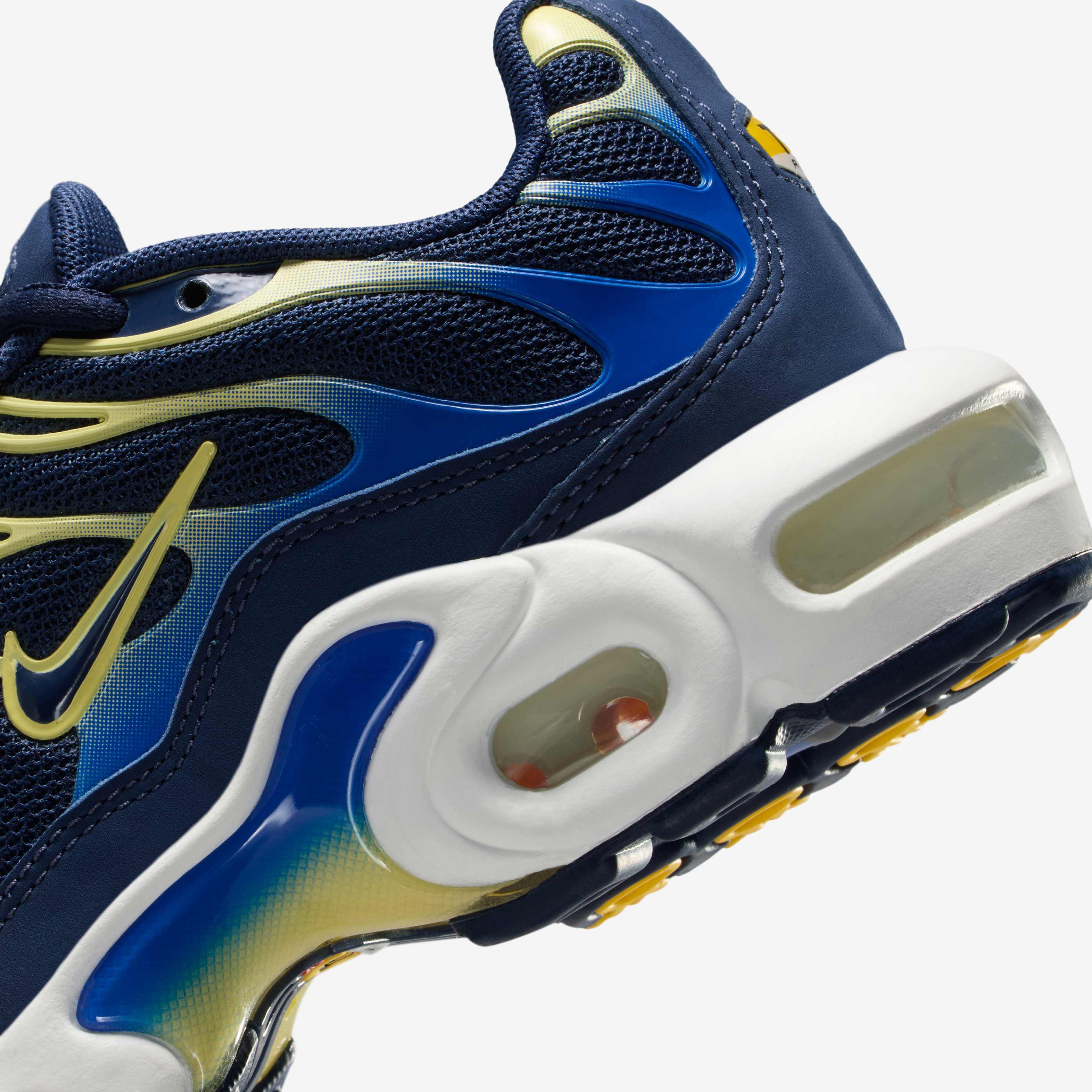 Nike Air Max Plus image number 7