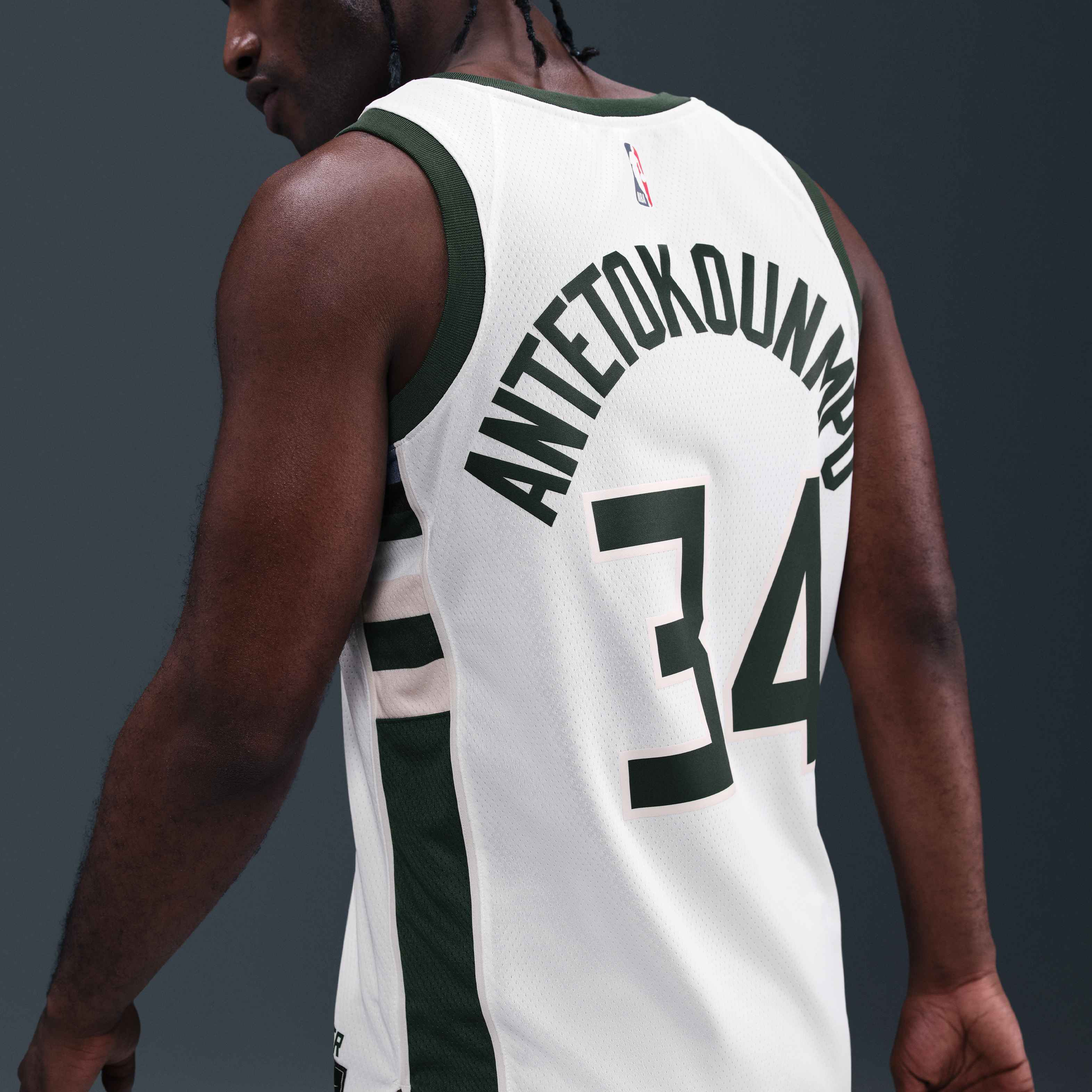 Milwaukee Bucks Association Edition image number 4
