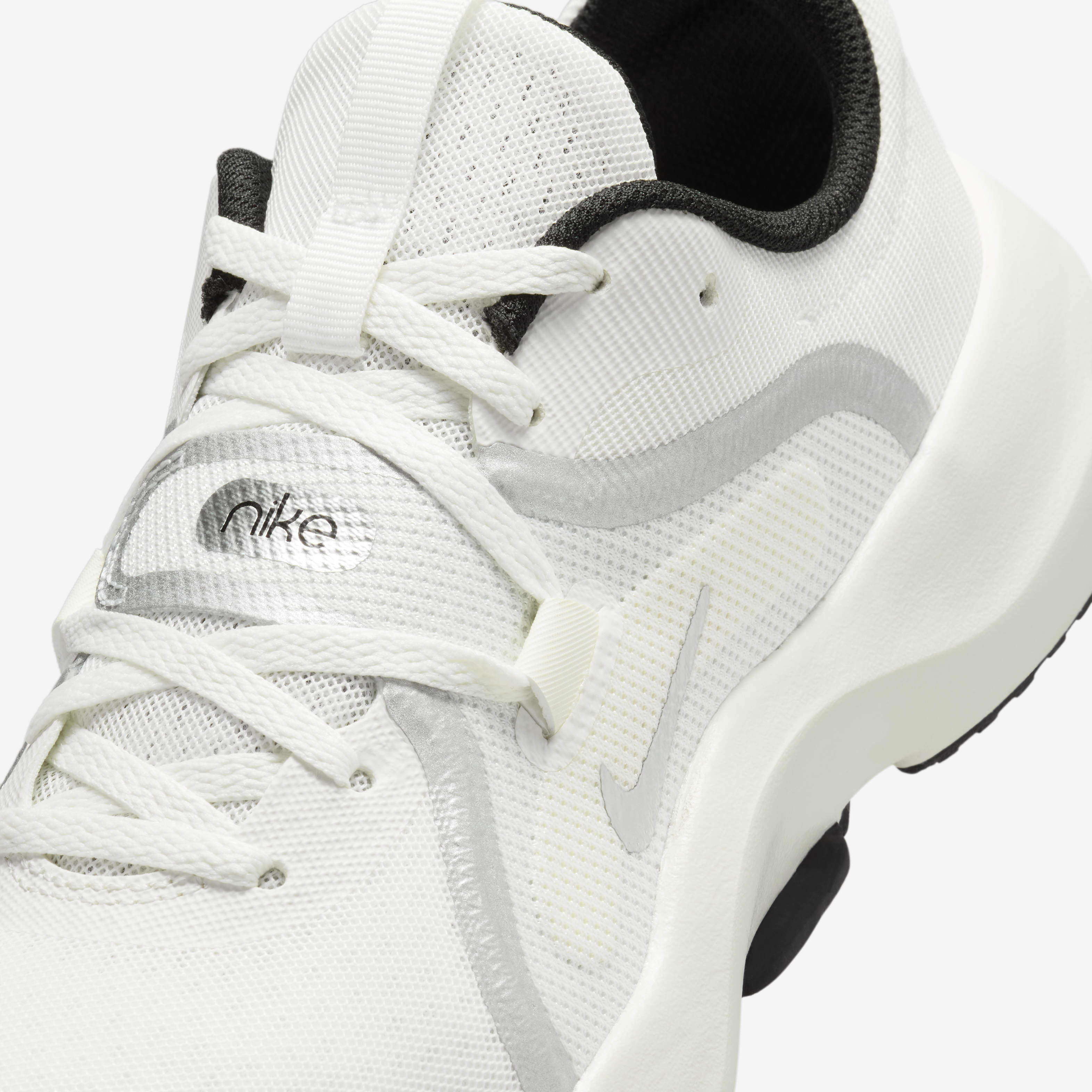 نايكي ان-سيزون TR 13 بريميوم image number 6