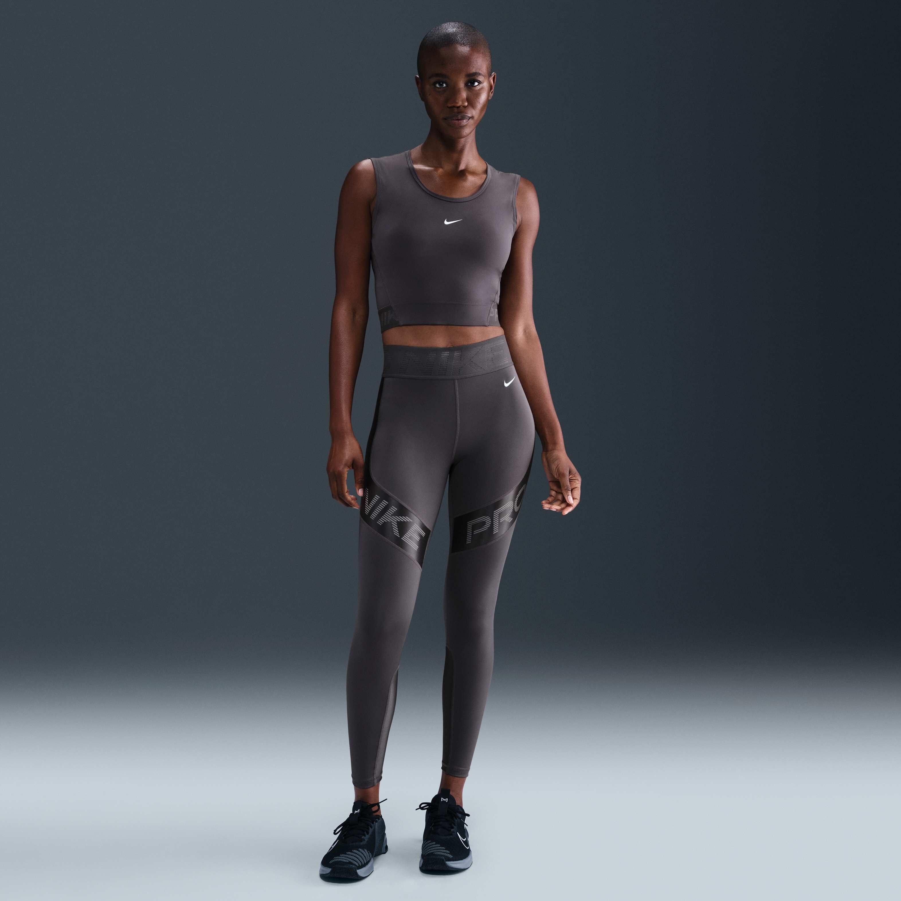 Nike Pro image number 3