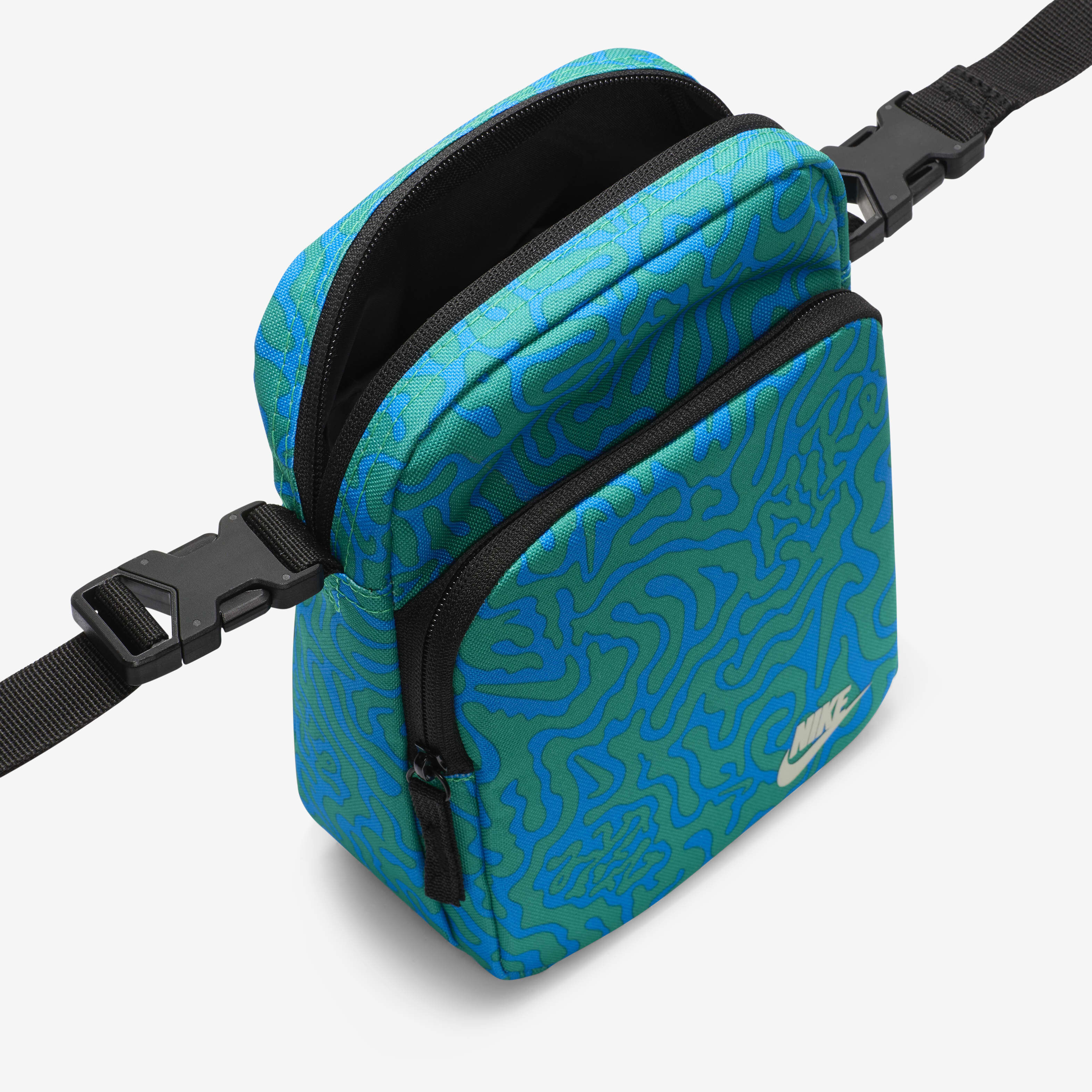 nike core small 3.0 pouch bag