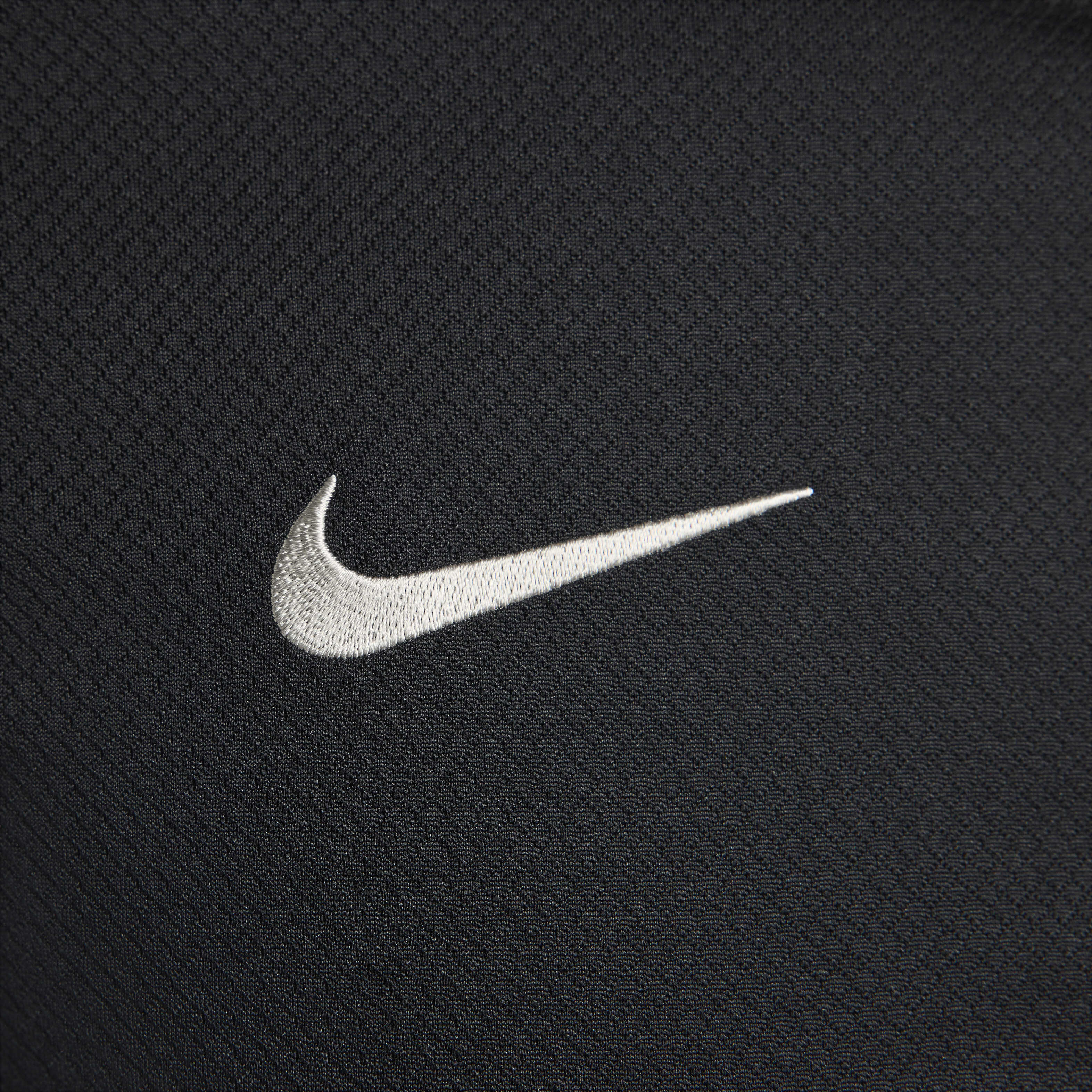 Liverpool F.C. Strike image number 3