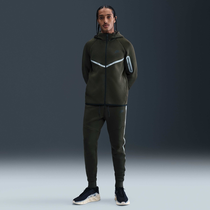 Nike Tech image number 3 Nike Tech image number 3