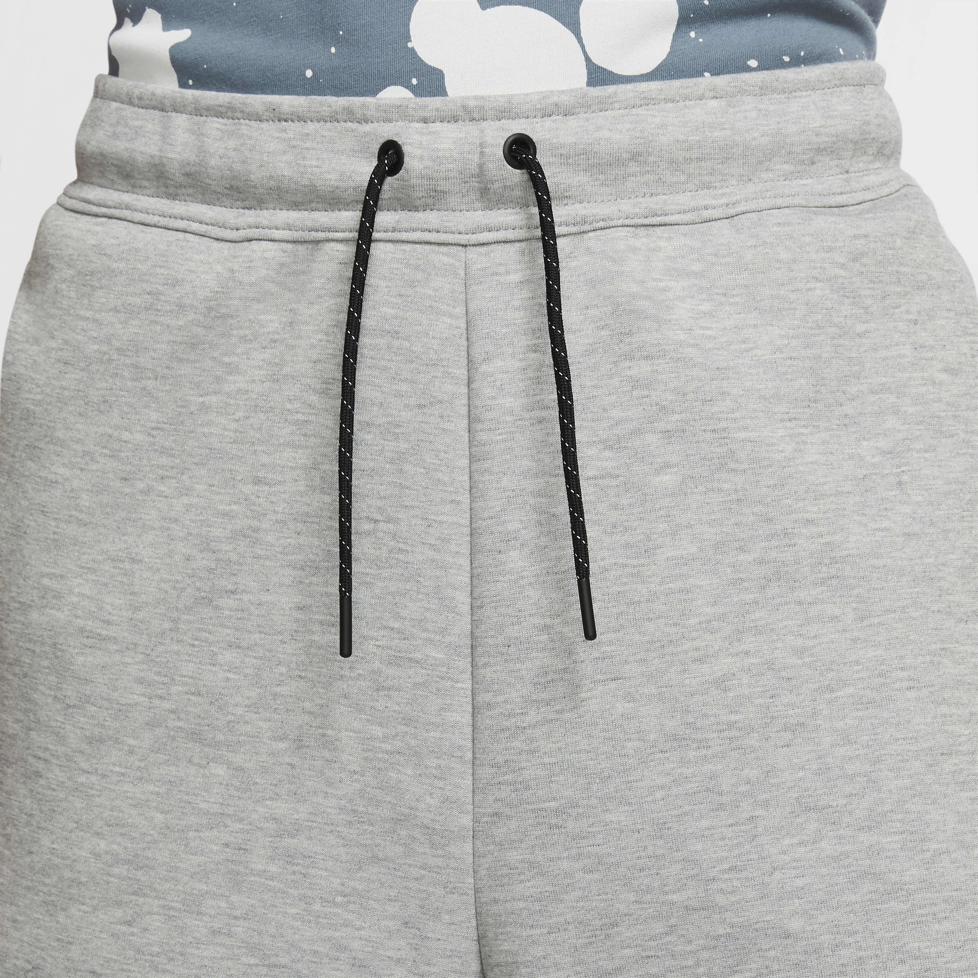 Nike Sportswear Tech Fleece image number 2