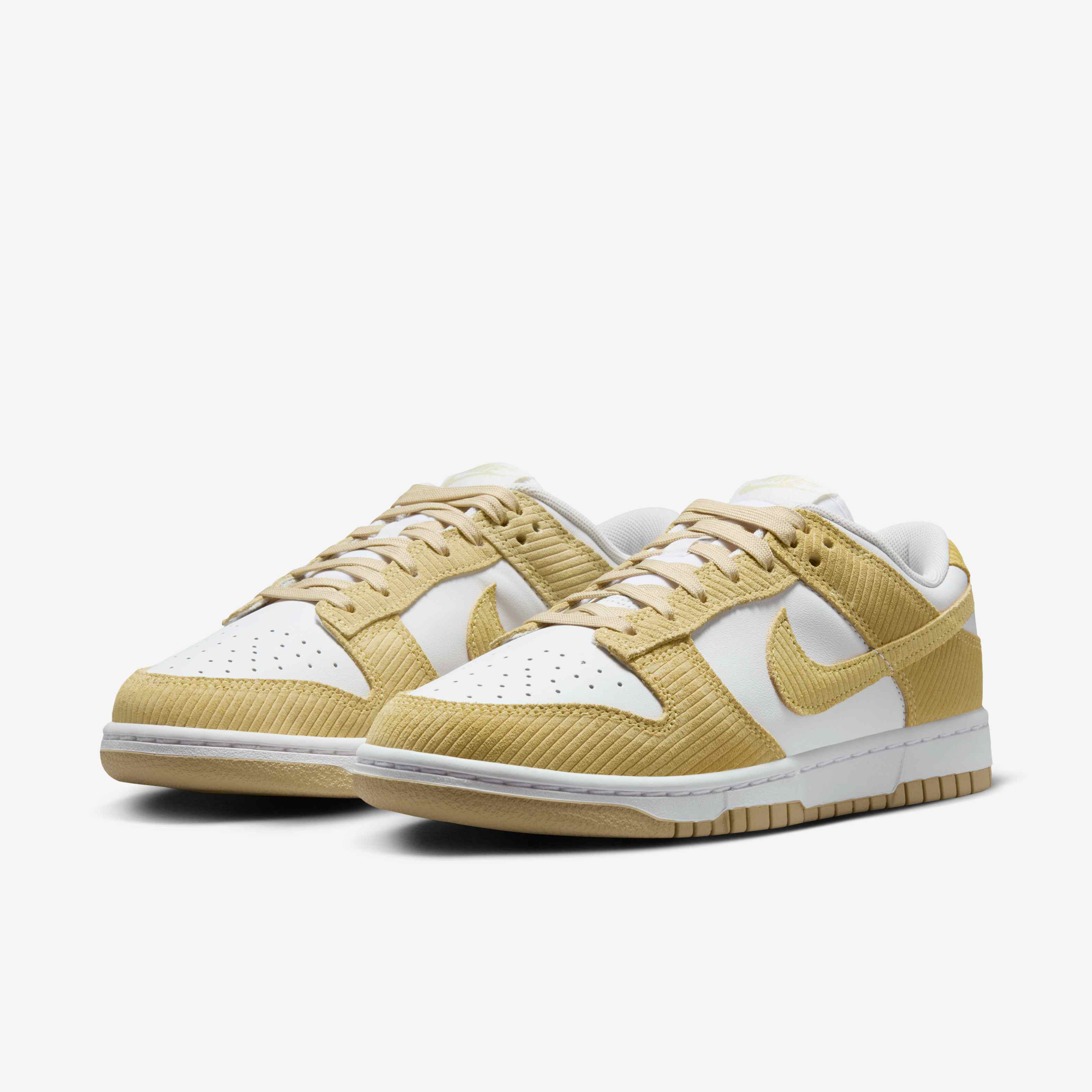Nike Dunk Low image number 4