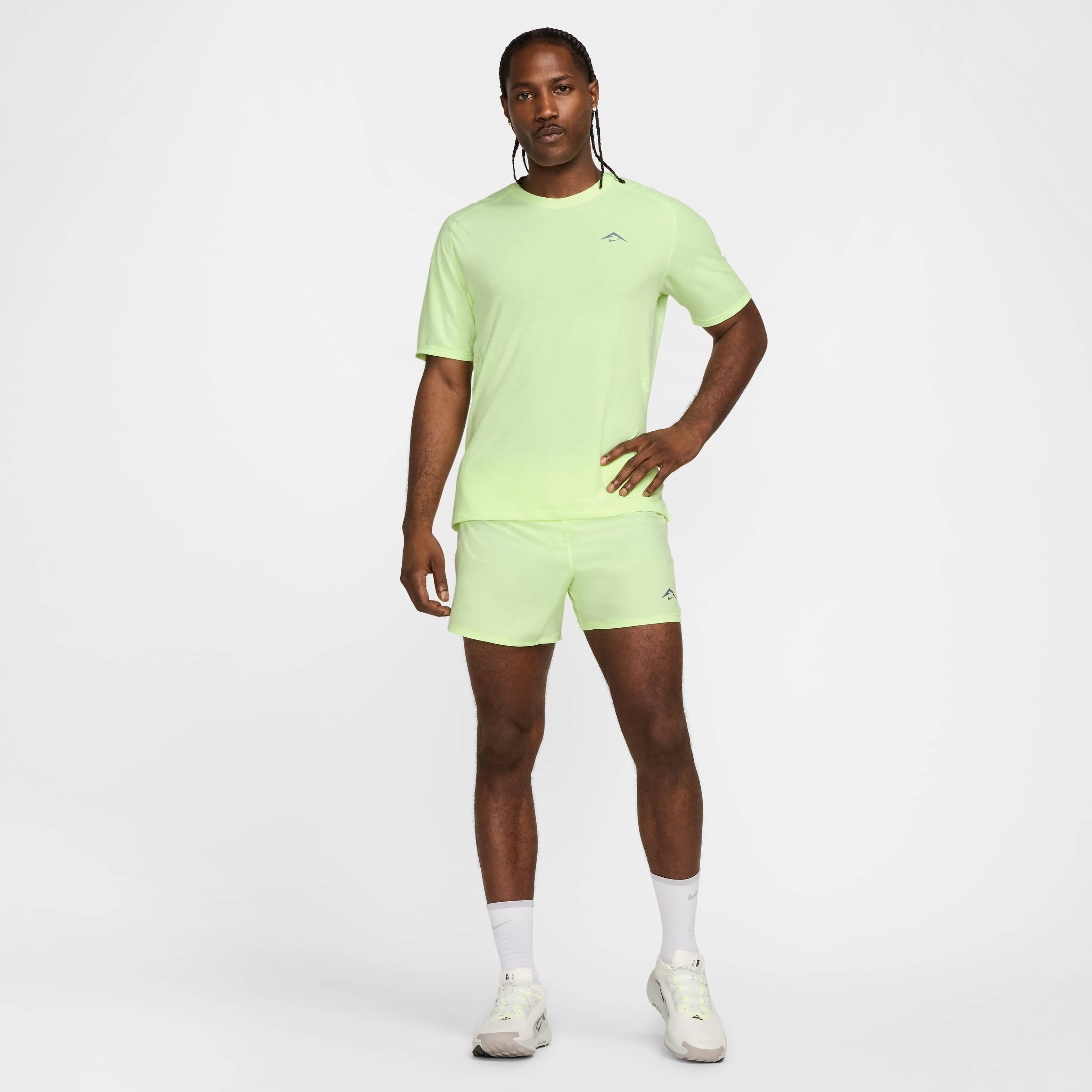 نايكي سولار تشيس image number 5