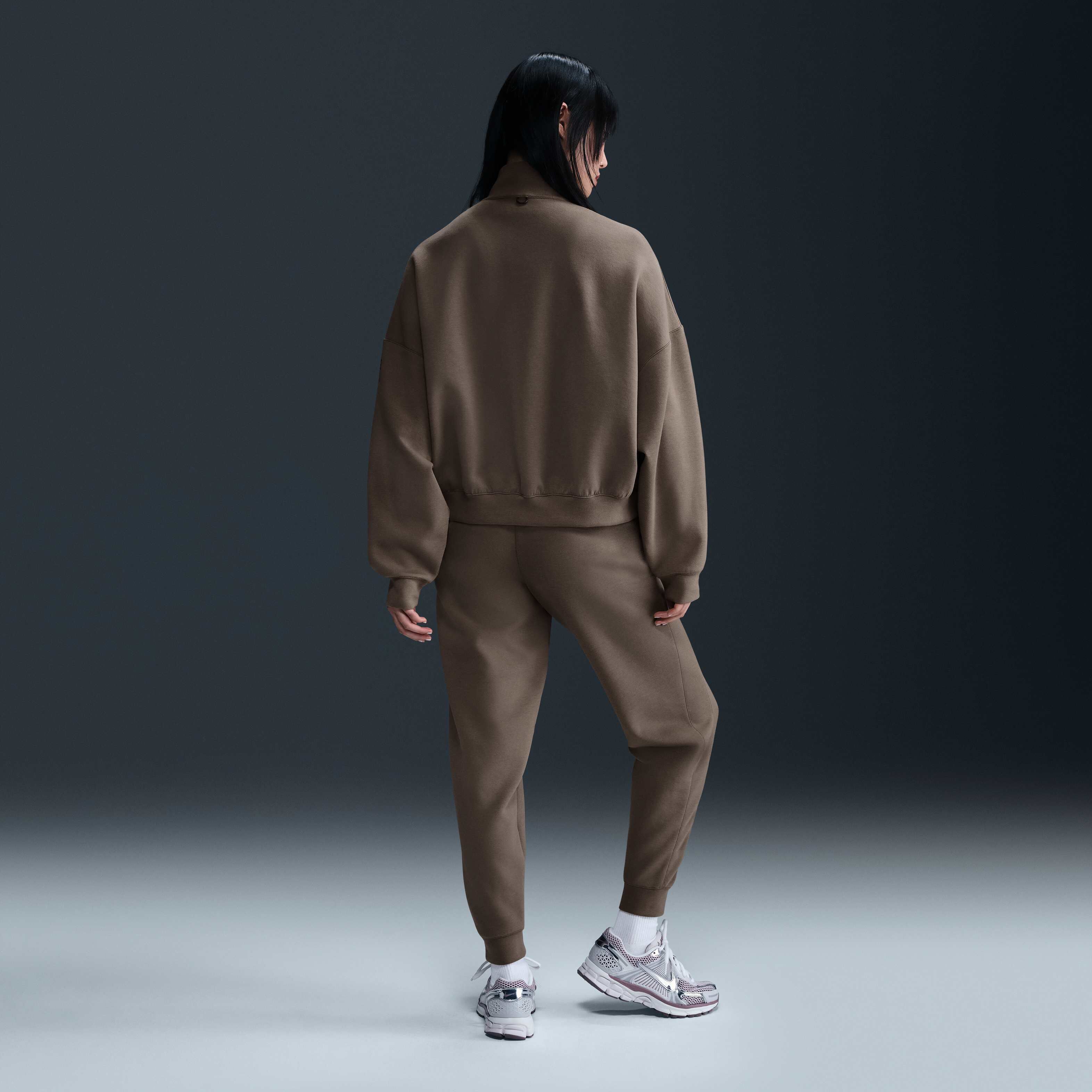 نايكي 24.7 امبوسبلي سوفت image number 4