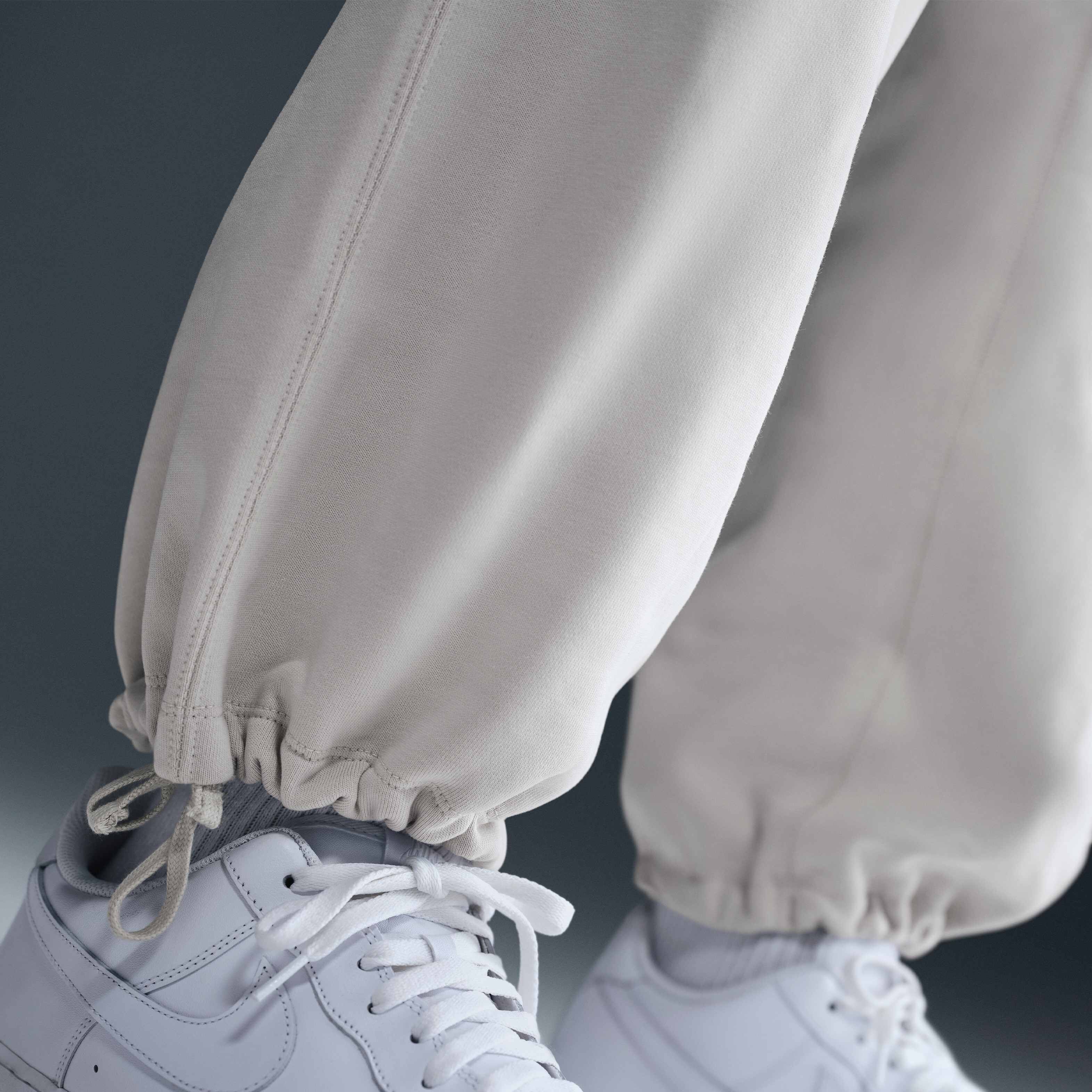 Nike Solo Swoosh image number 11