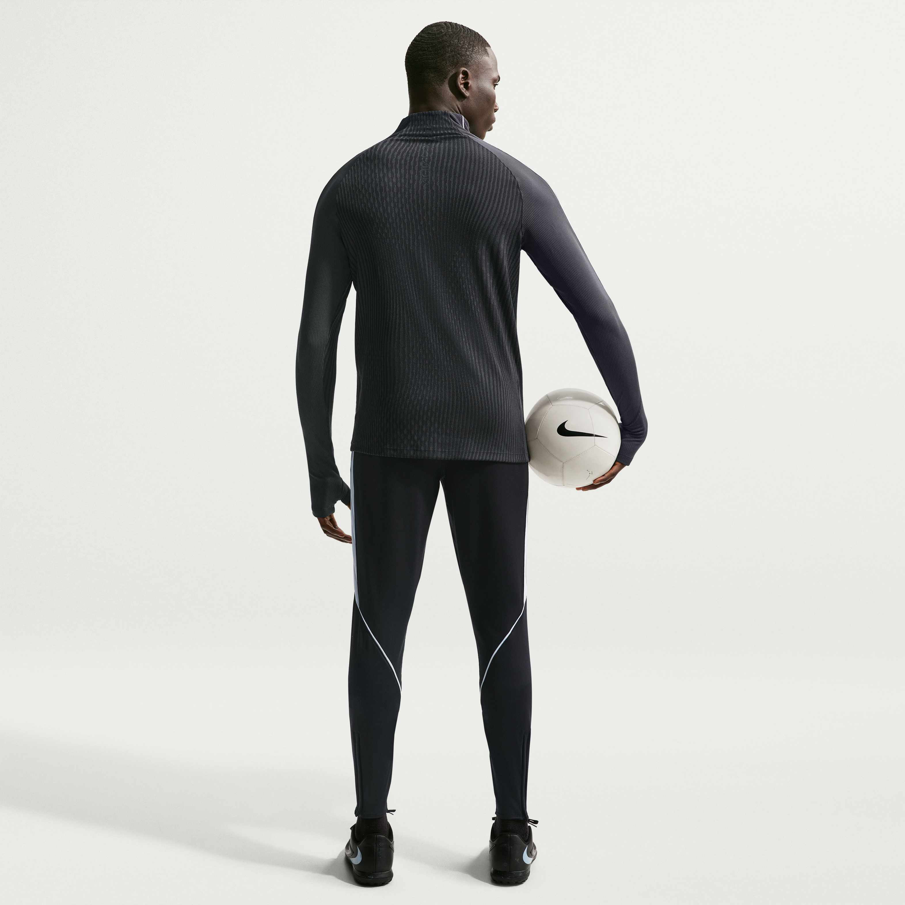 Nike Strike Elite image number 4