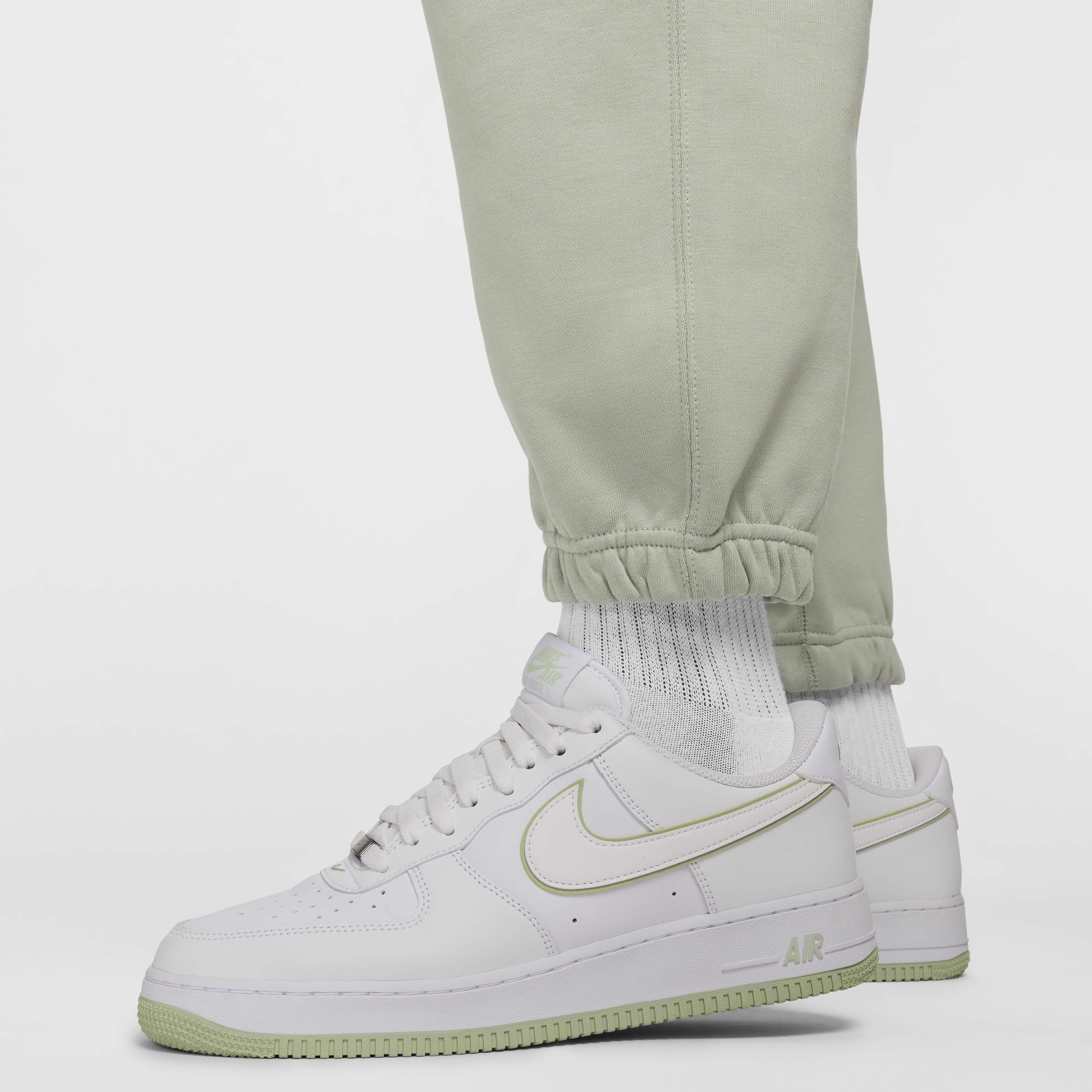 Nike Solo Swoosh image number 4