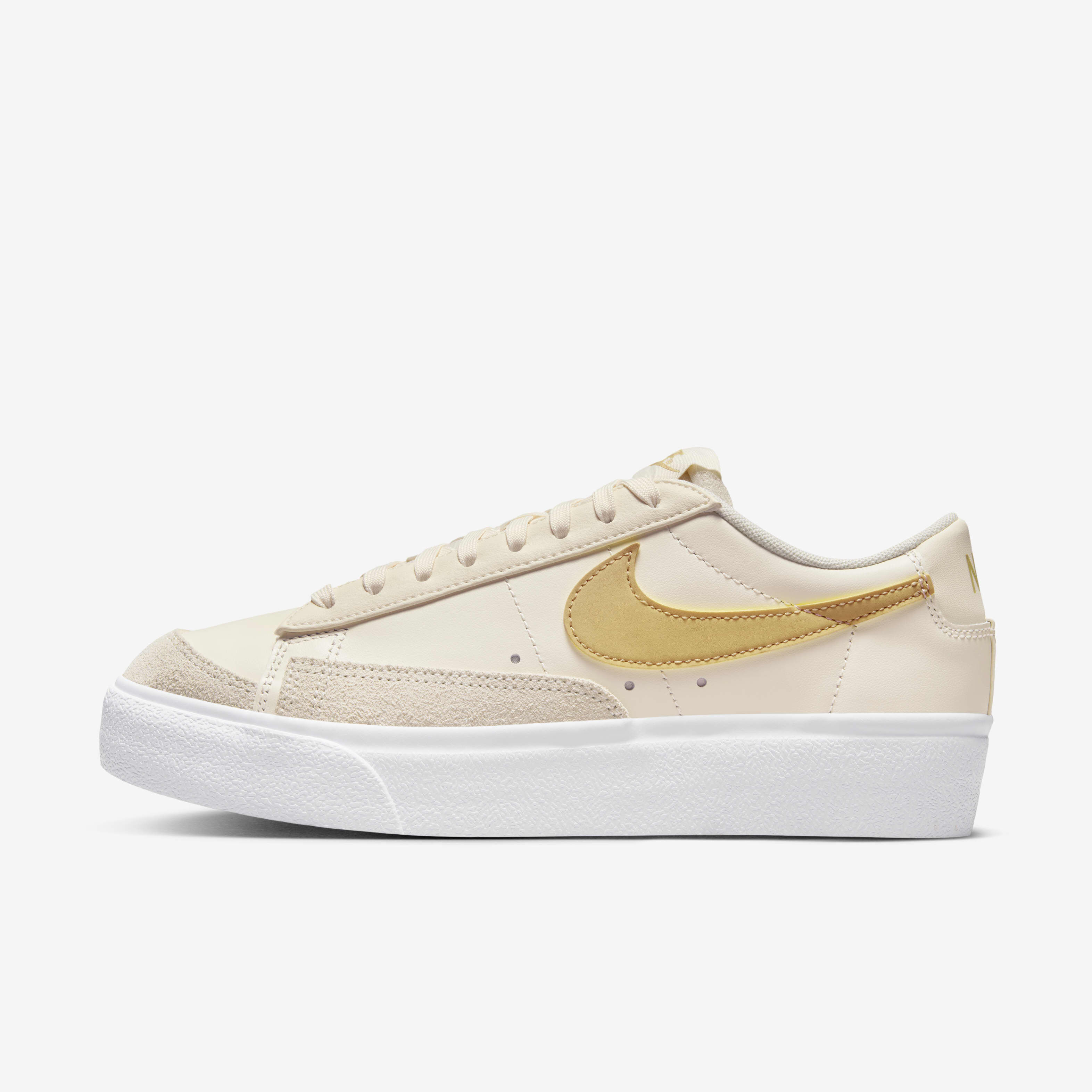 Women's nike blazer low le sale
