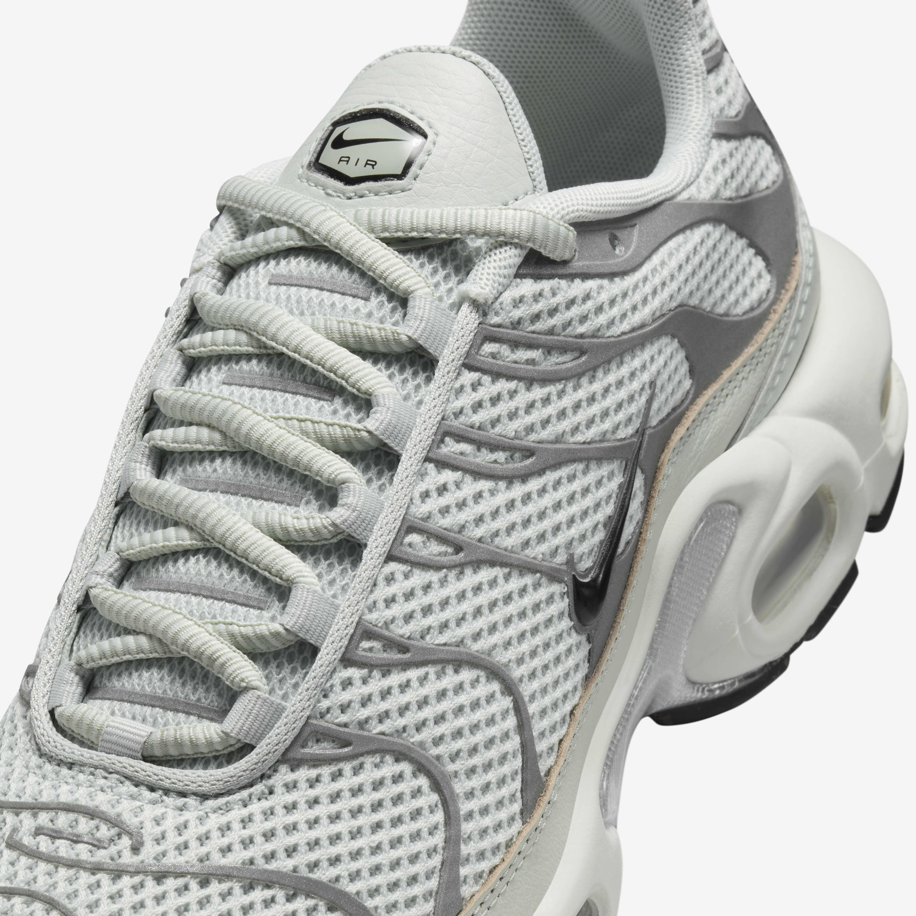Gray and rose gold nike shoes deals