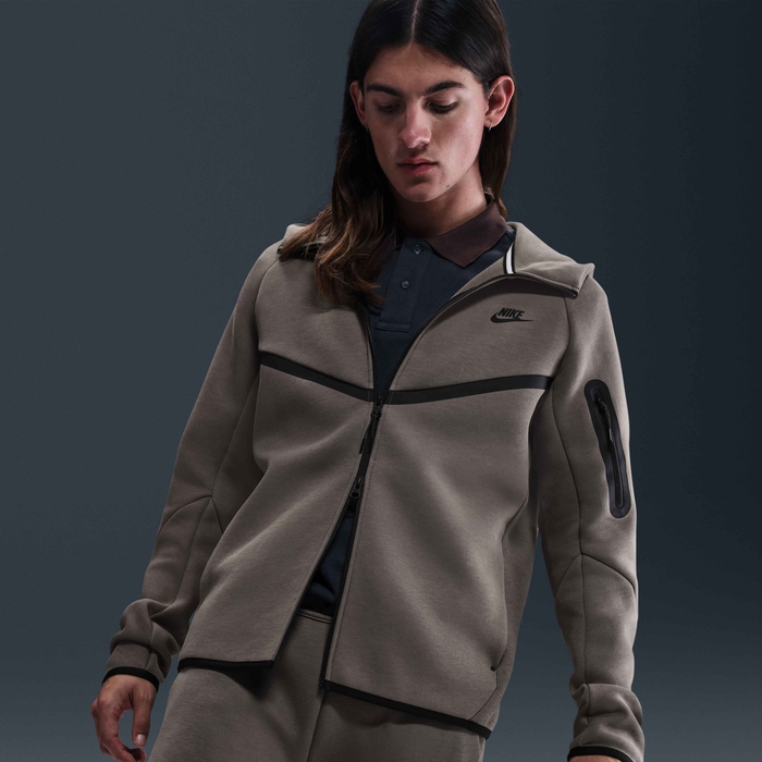 Nike Tech image number 2 Nike Tech image number 2