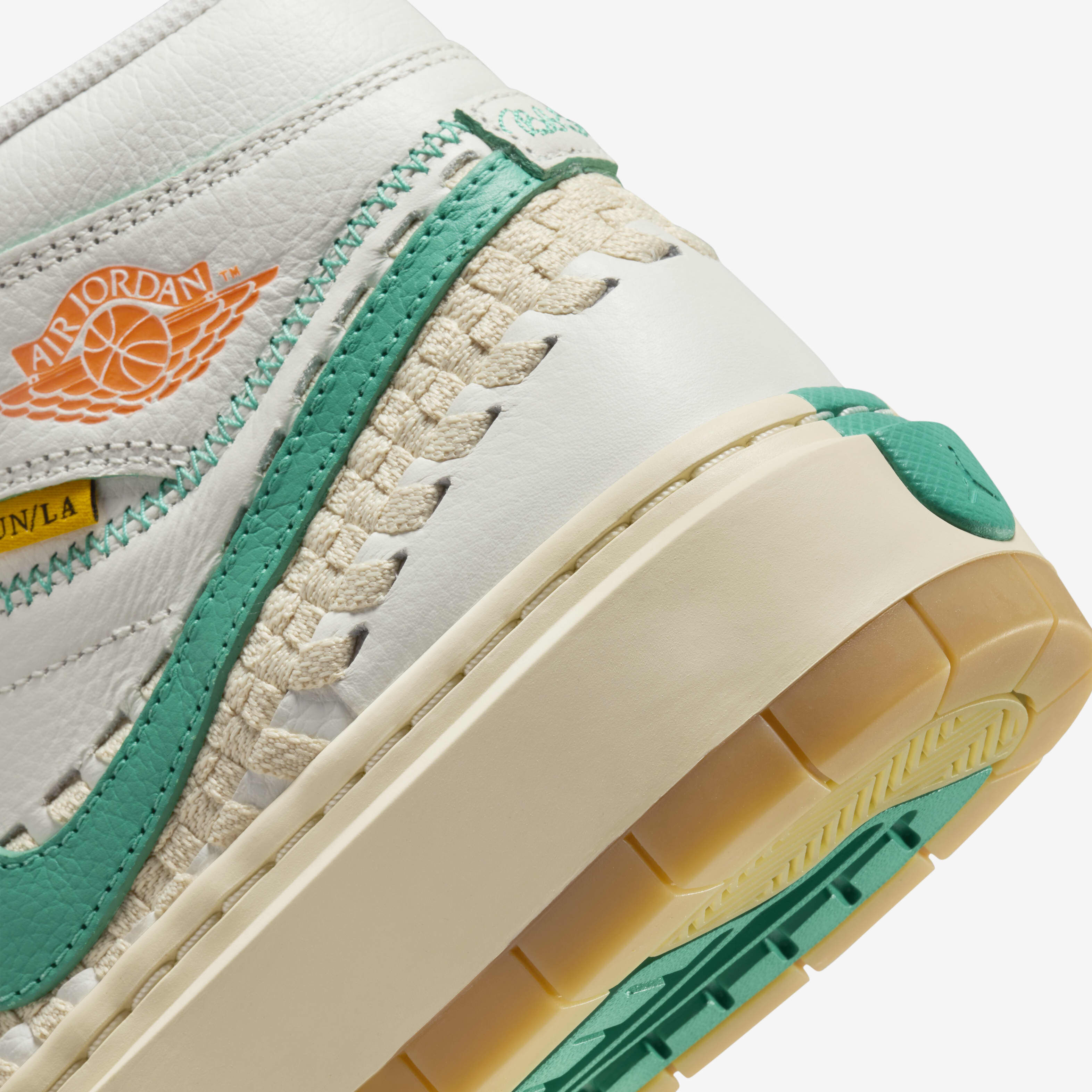 اير جوردن 1 اليفيت x يونيون x بيفيس بيوتي سبلاي image number 7