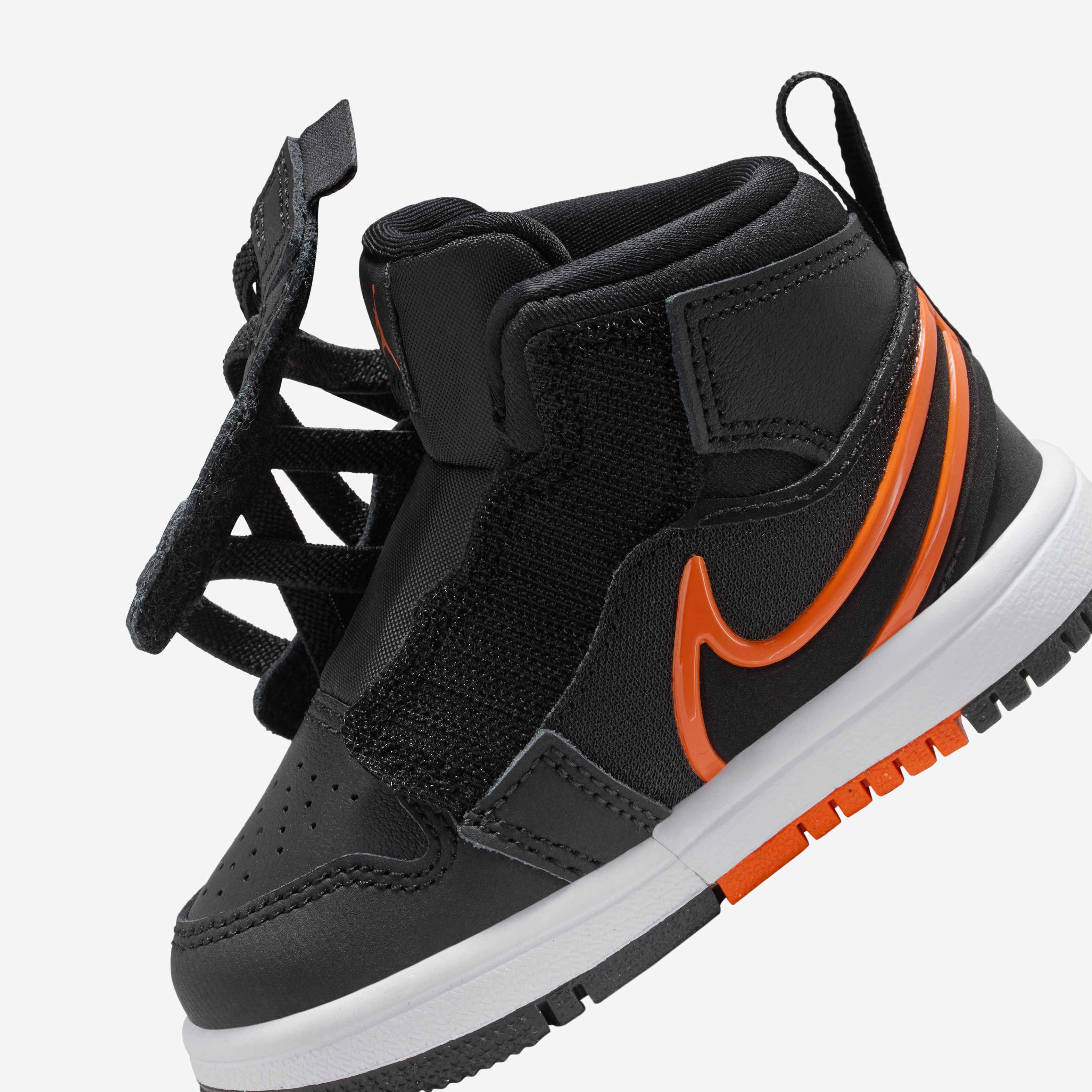 جوردن 1 ميد ايزي اون image number 7